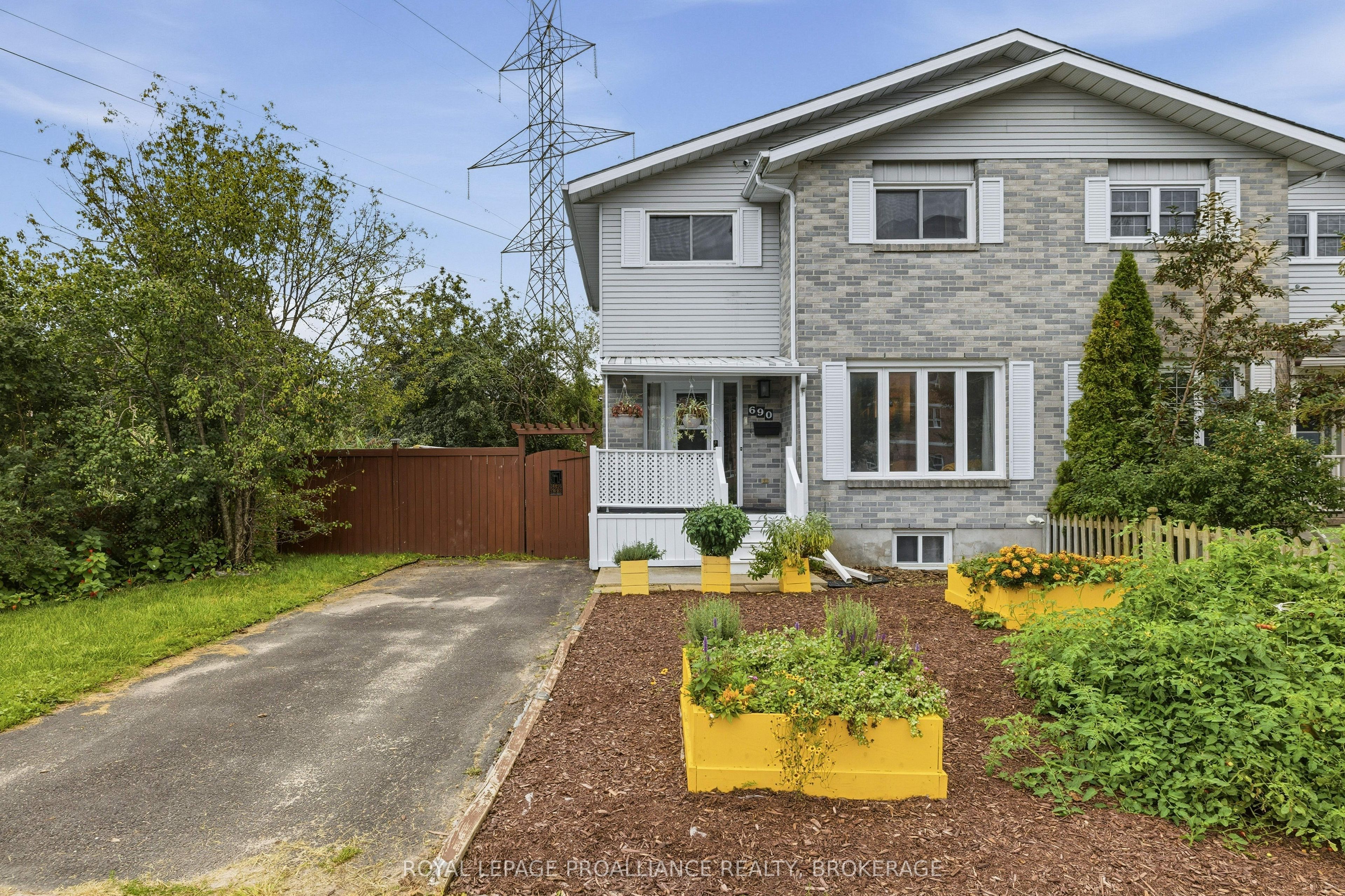 690 Davis Drive, Kingston, ON K7M 7X3 photo 2