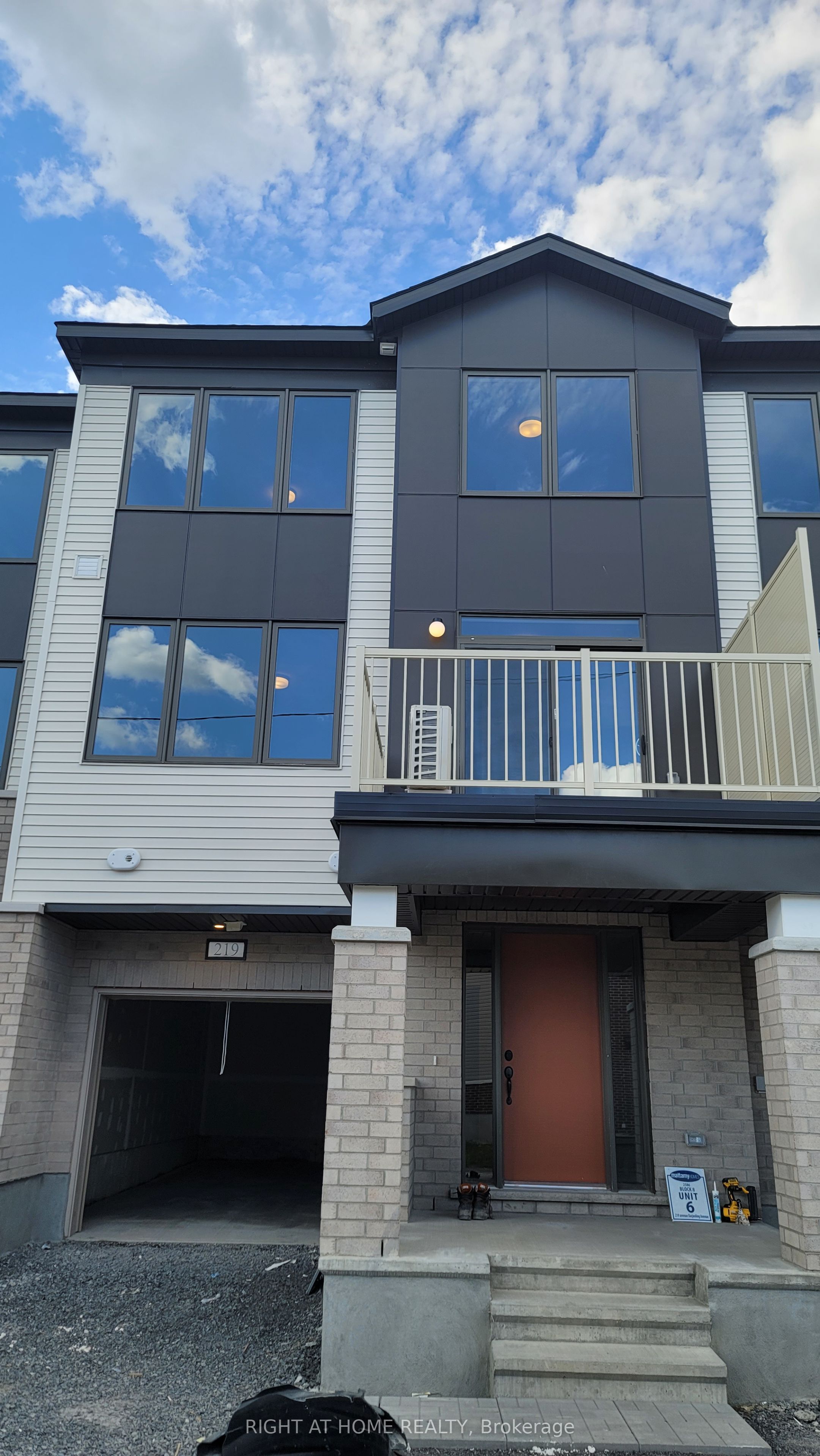 219 Darjeeling Avenue, Barrhaven, ON K2J 7C8 photo 2