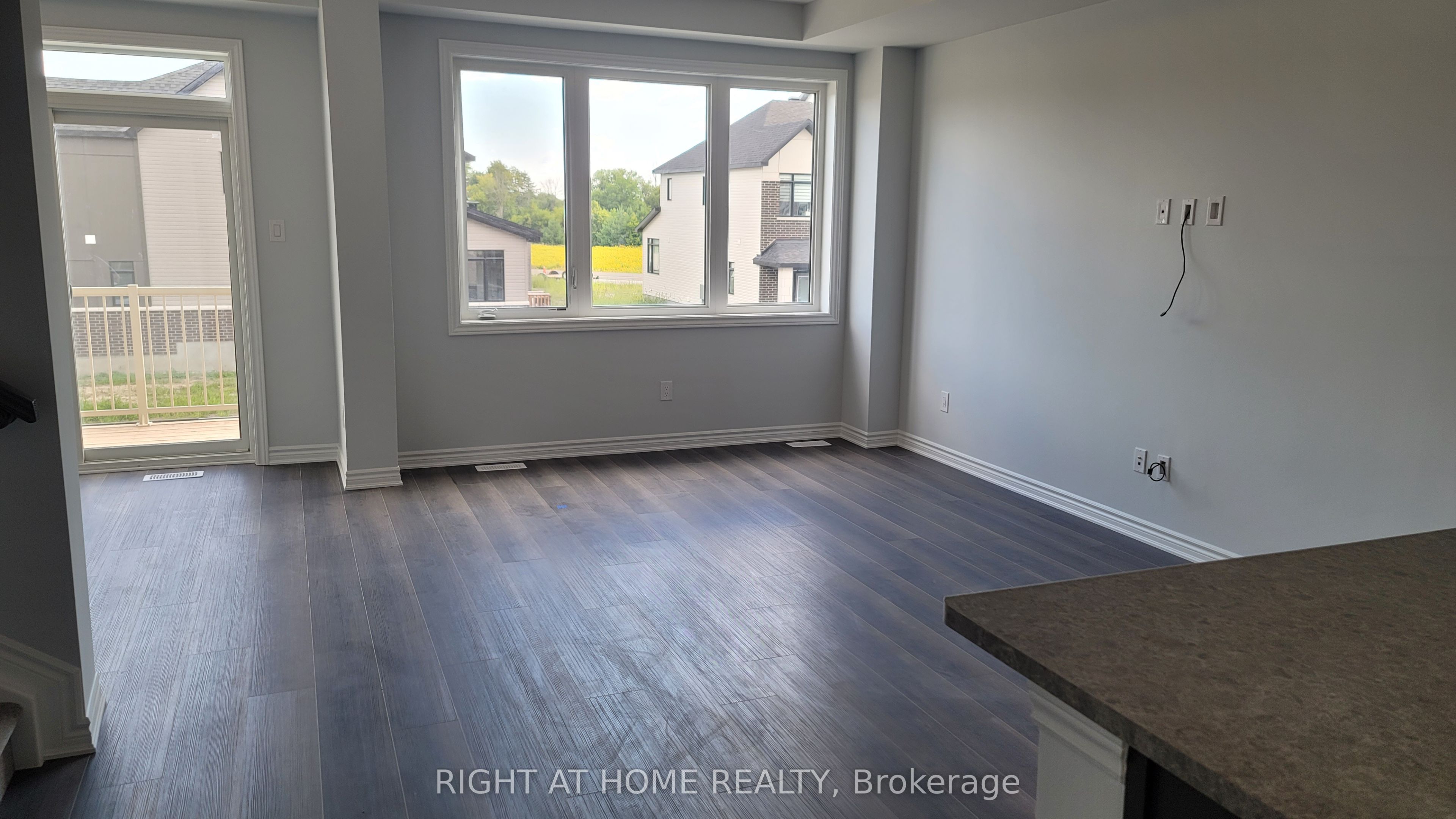 219 Darjeeling Avenue, Barrhaven, ON K2J 7C8 photo 4