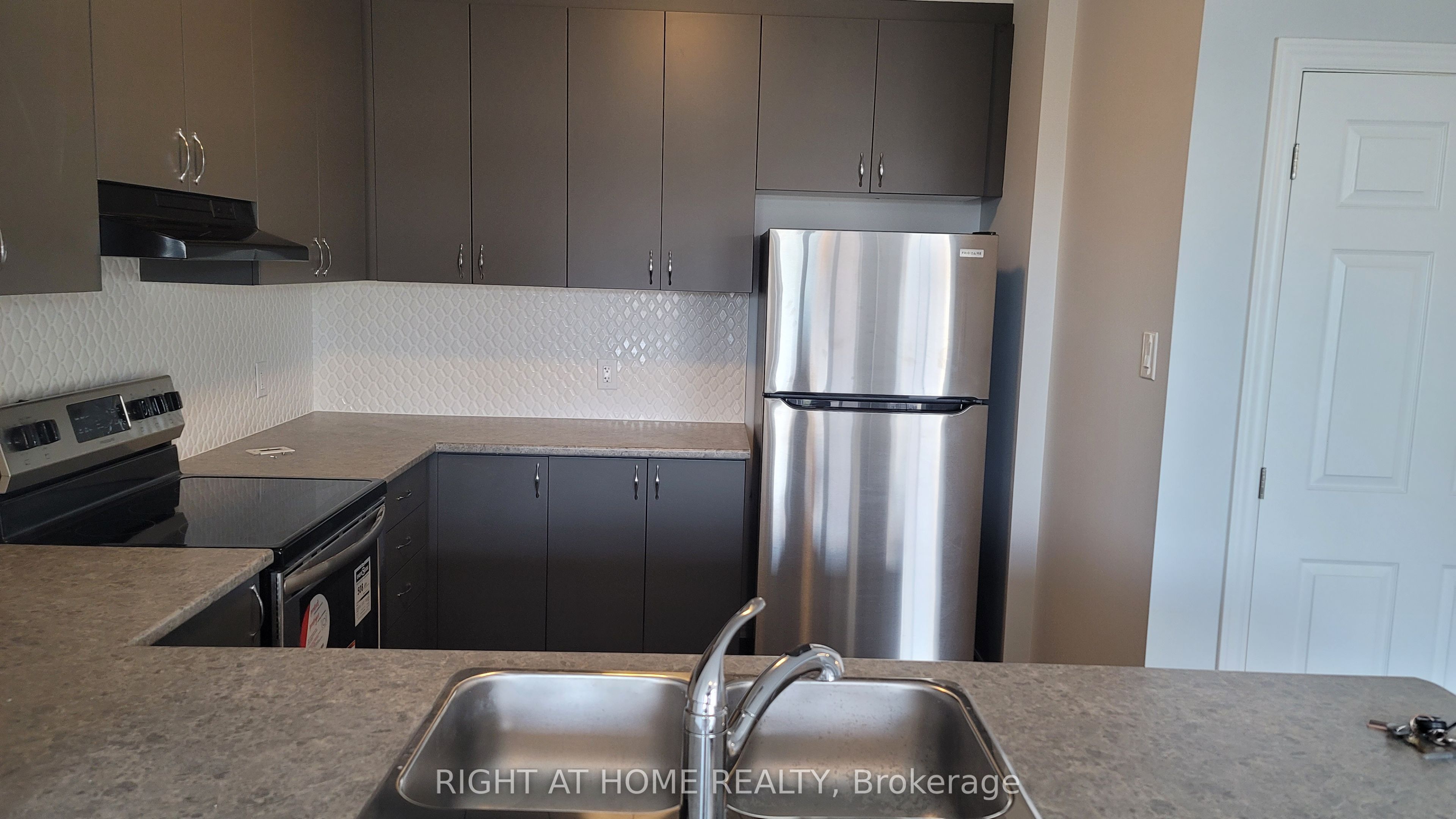 219 Darjeeling Avenue, Barrhaven, ON K2J 7C8 photo 5