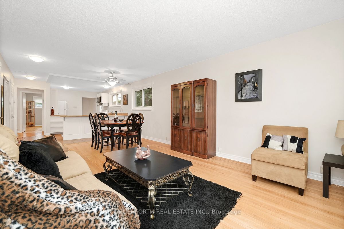 62 Ashburn Drive, Cityview - Parkwoods Hills - Rideau Shore, ON K2E 6N3 photo 3