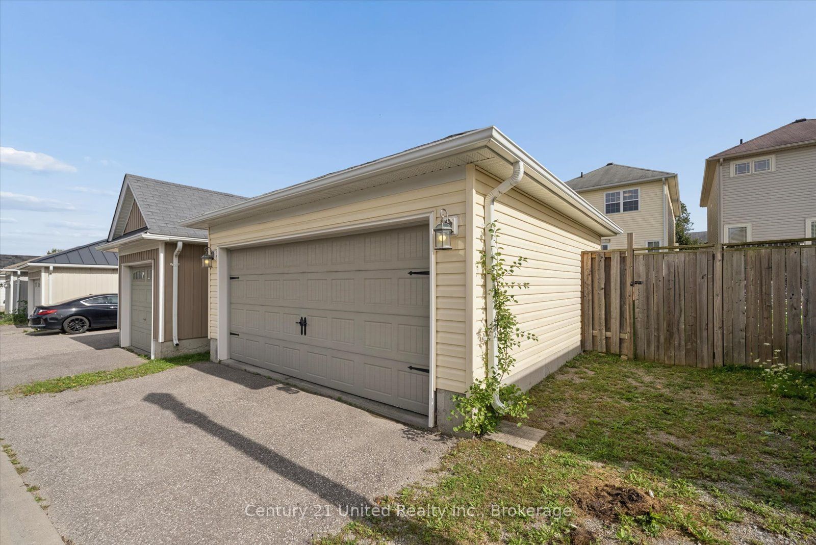 253 Bowen Drive, Peterborough, ON K9H 0B8 photo 2