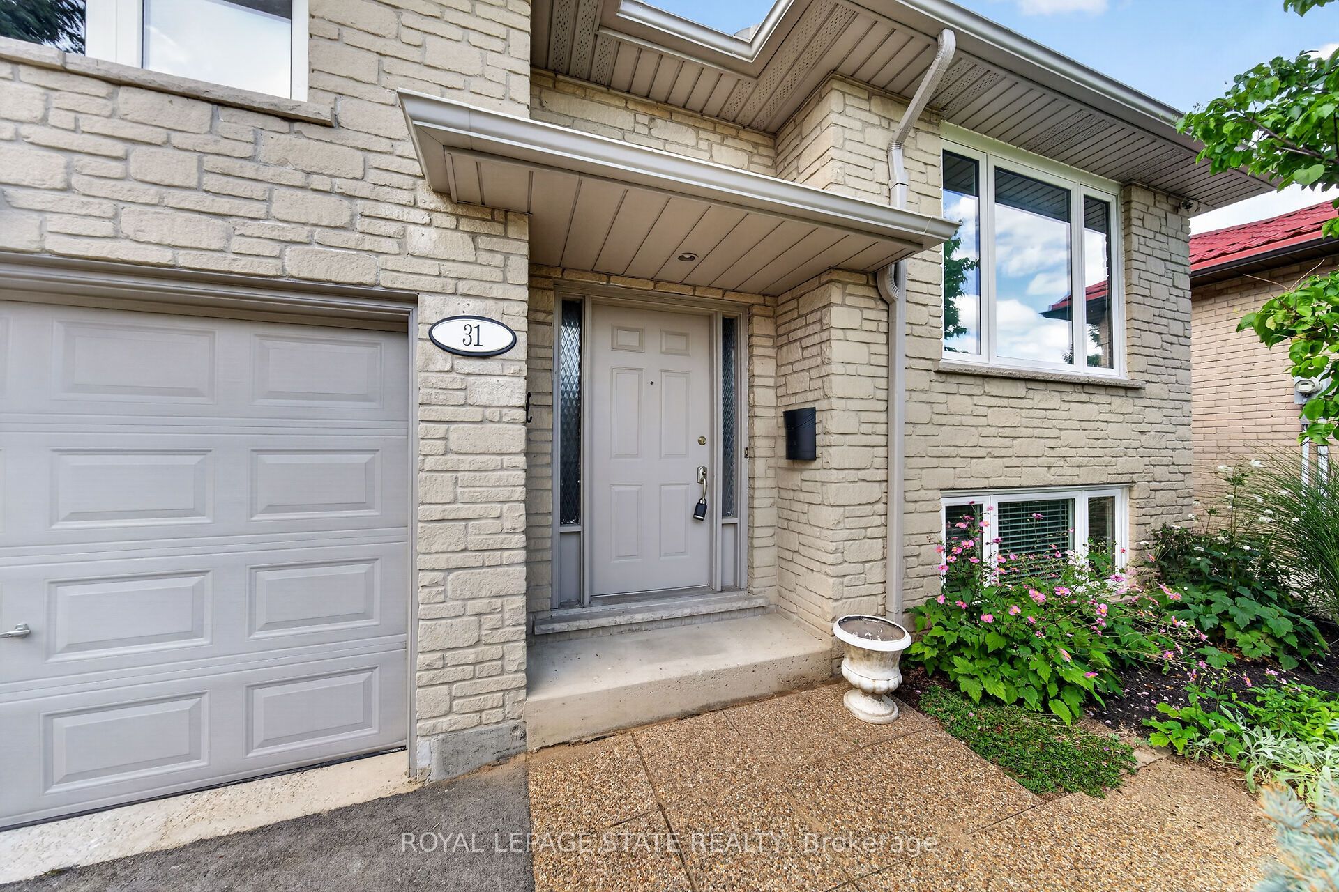 31 Gilcrest Street, Hamilton, ON L9C 7G9 photo 3