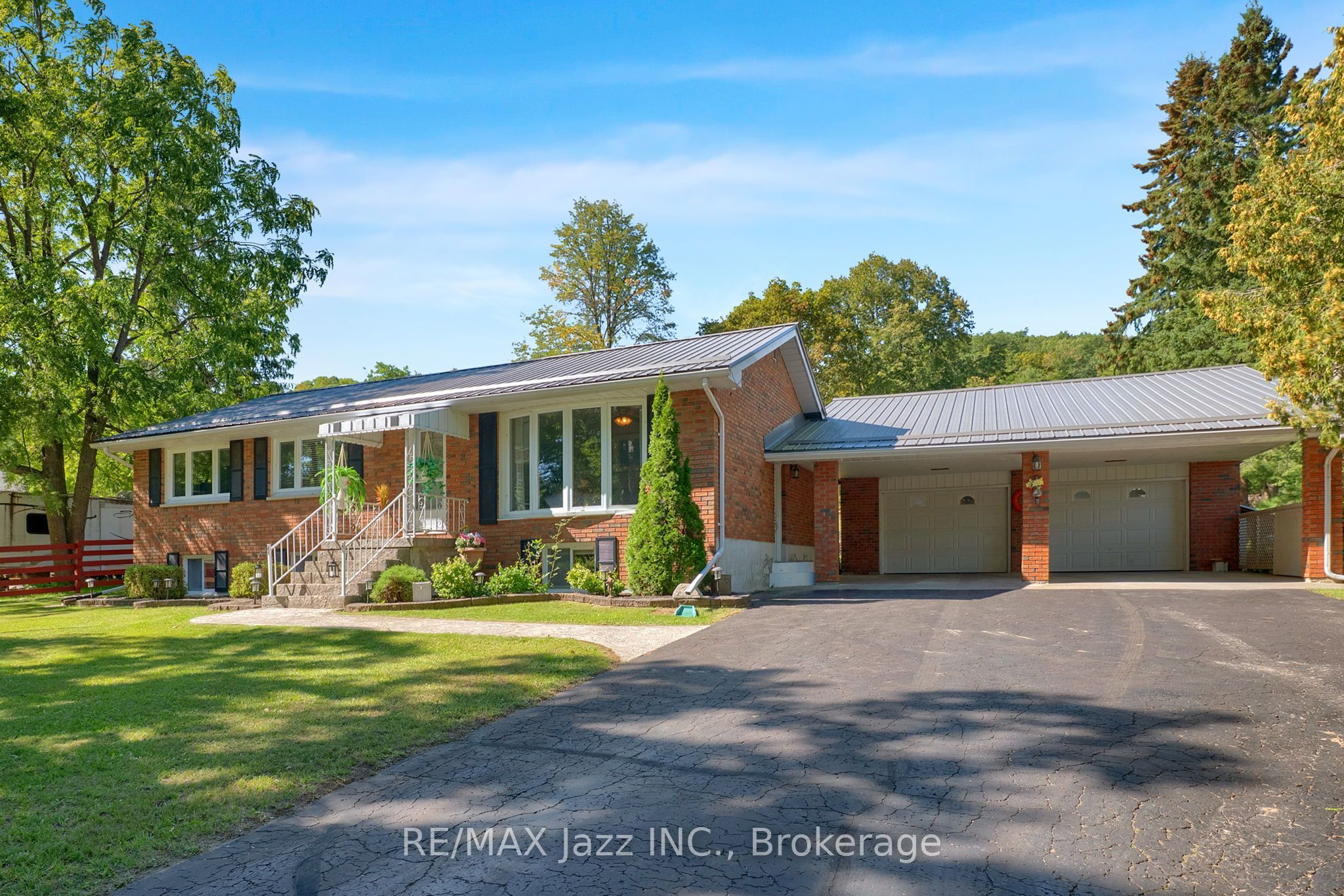 480 Murray Street, Quinte West, ON K8V 5P4 photo 3