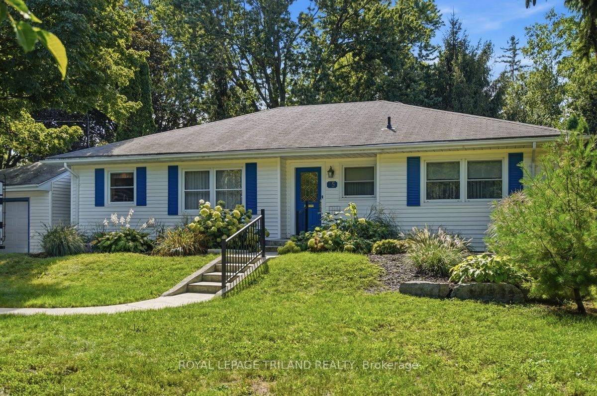 15 Medway Crescent, London North, ON N5X 3S9