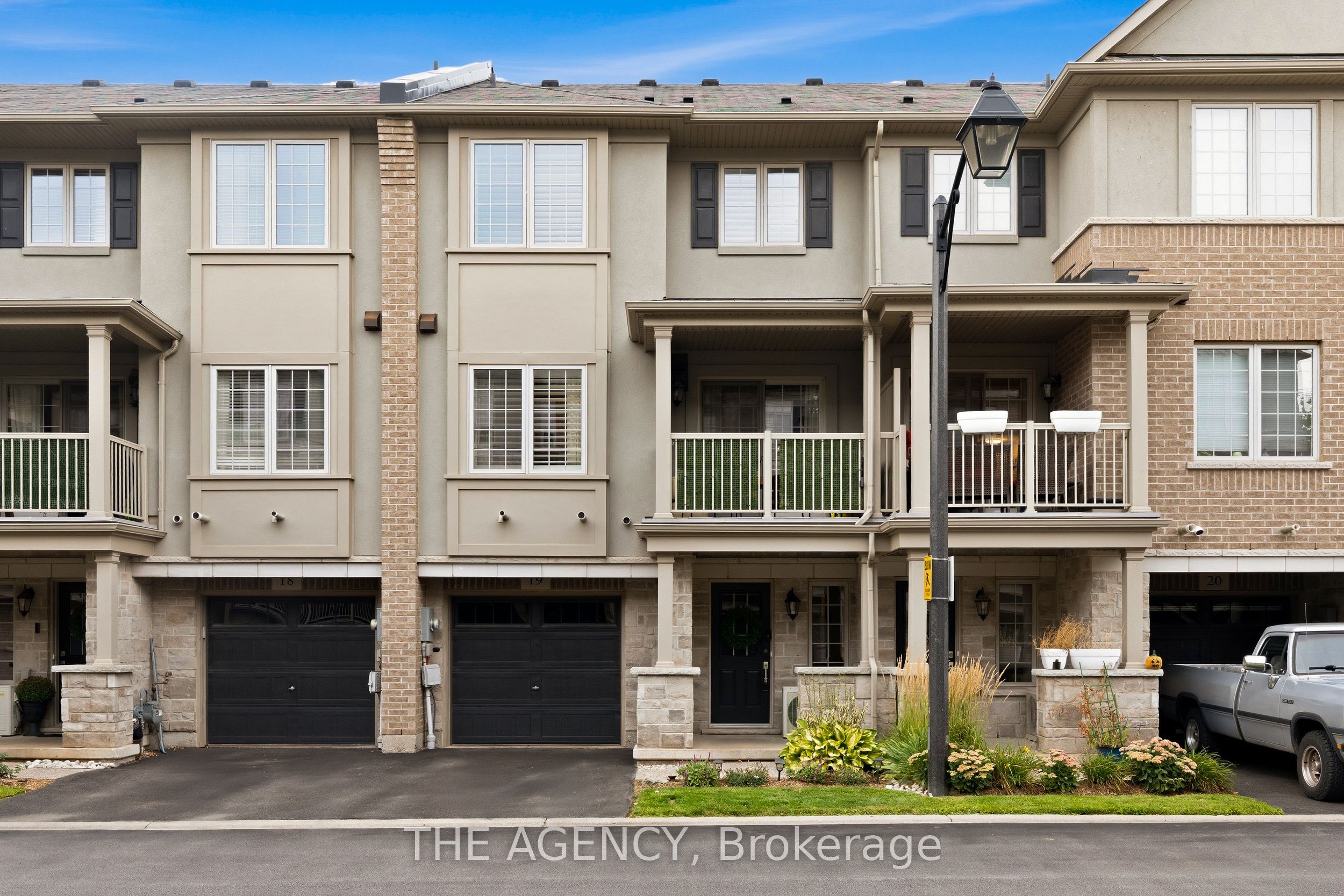 215 Dundas Street E 19, Hamilton, ON L8B 0X1 photo 2