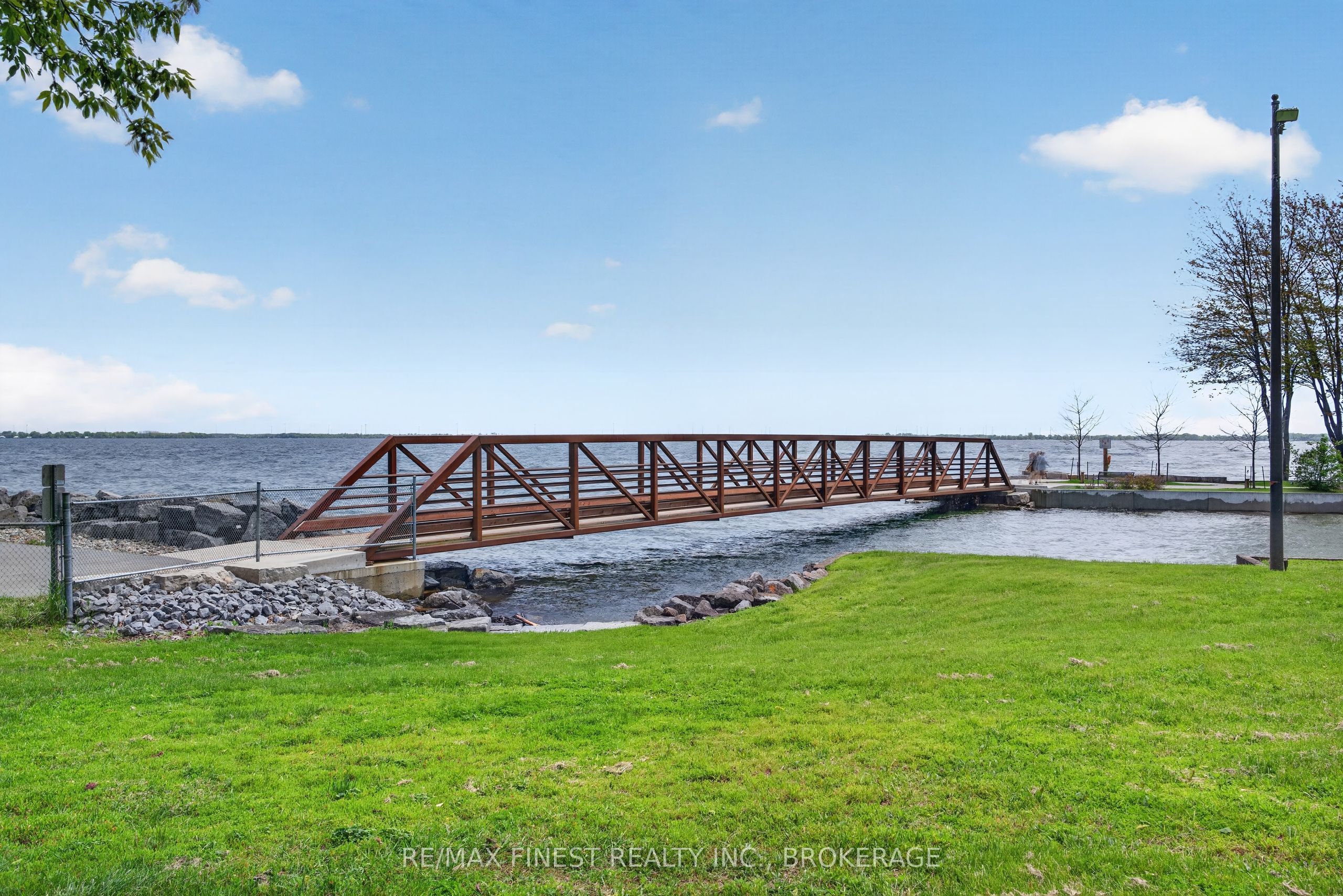 2 Mowat Avenue 206, Kingston, ON K7M 1K1 photo 3