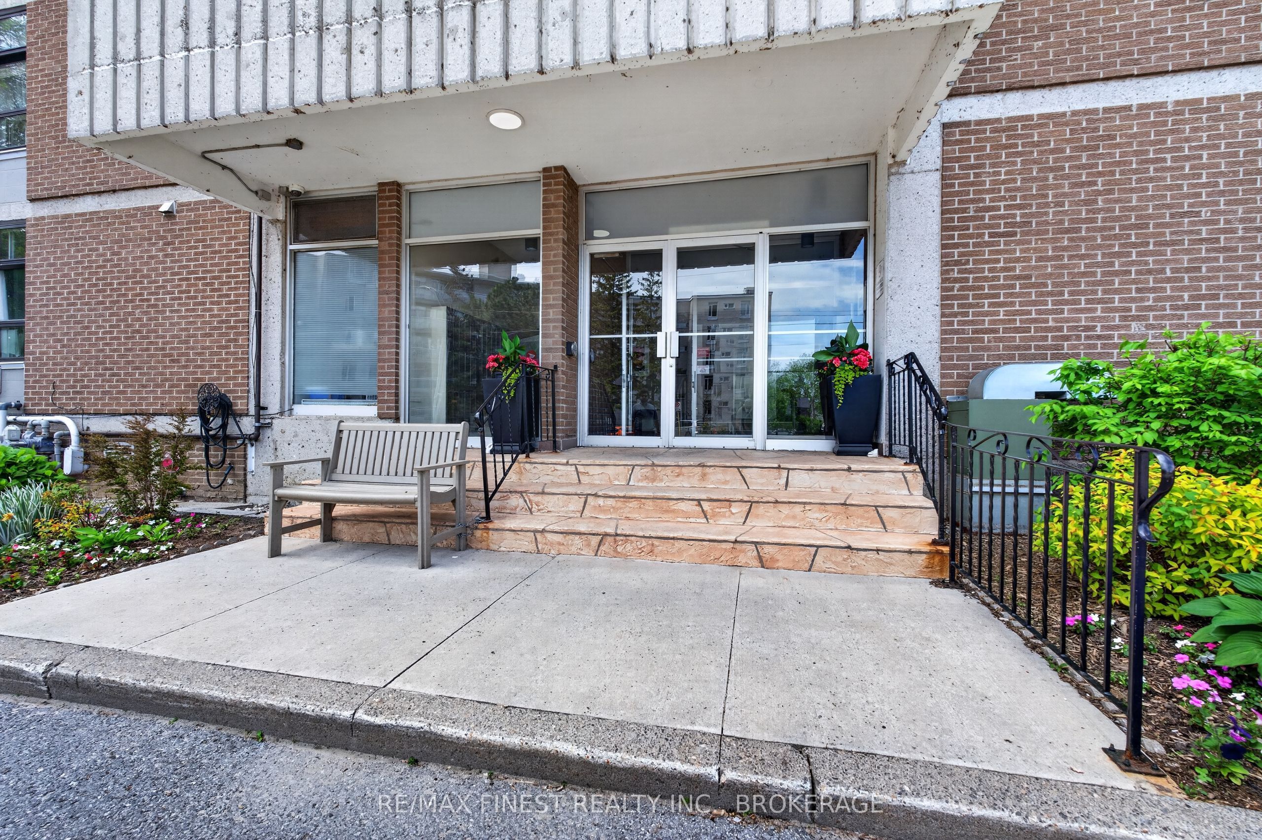 2 Mowat Avenue 206, Kingston, ON K7M 1K1 photo 4