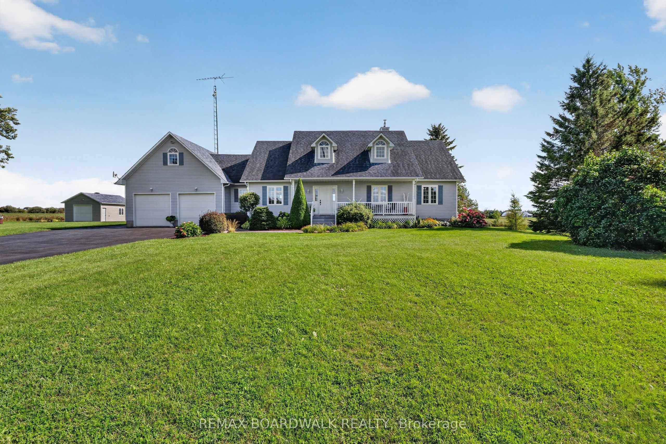 1064 Route 400, Russell, ON K0A 1W0