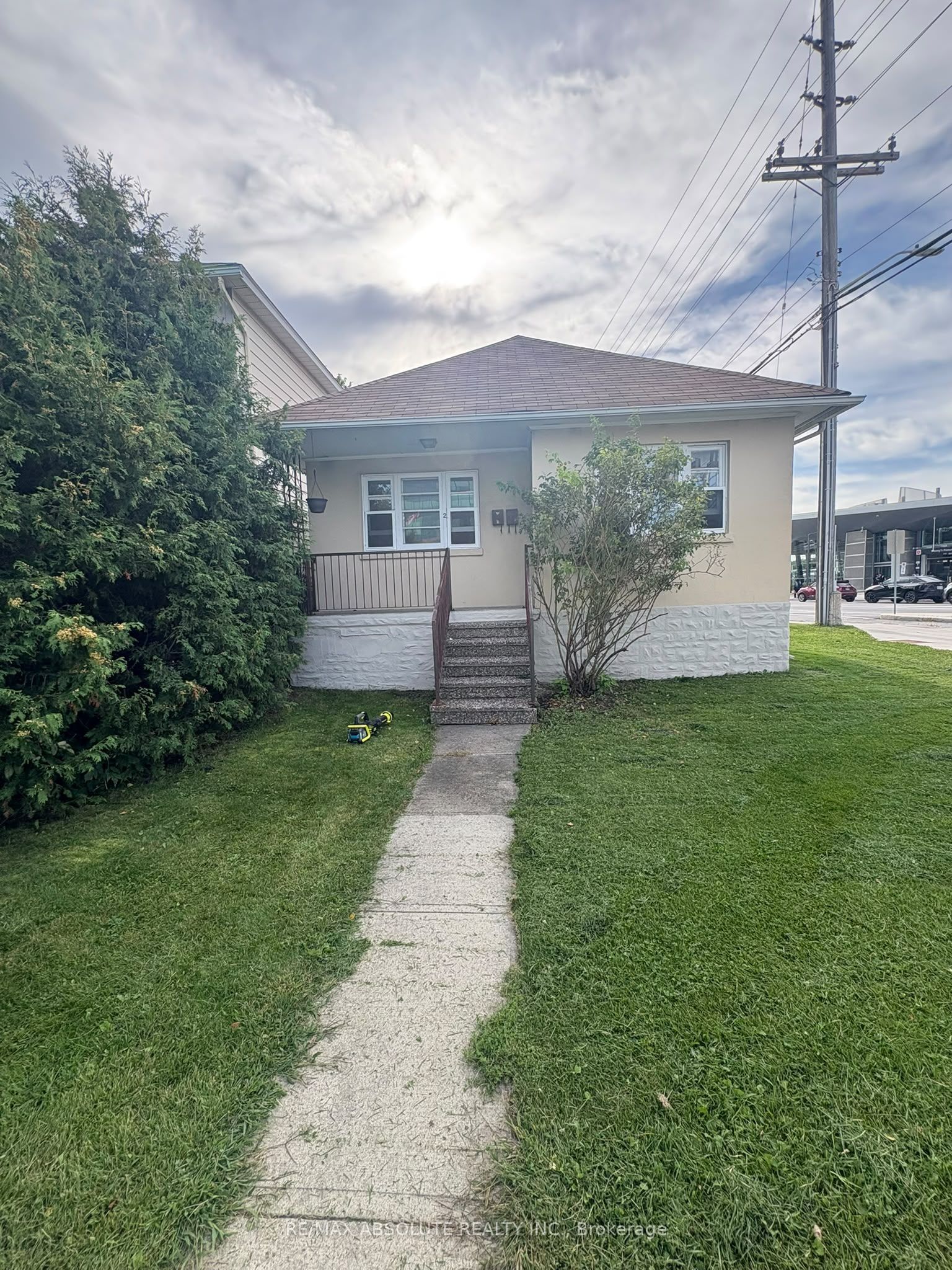 2 Holland Avenue 1, Tunneys Pasture and Ottawa West, ON K1Y 0X4