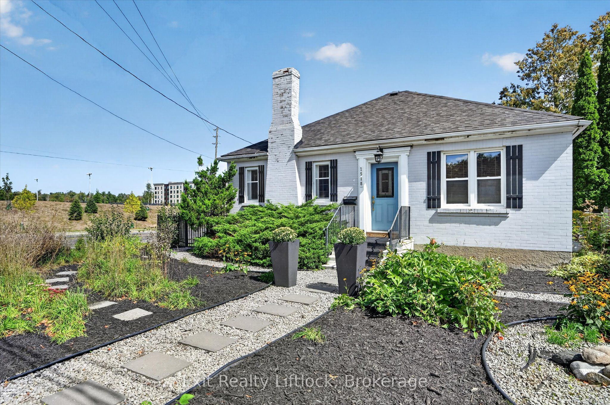1518 Monaghan Road, Peterborough, ON K9J 5N4