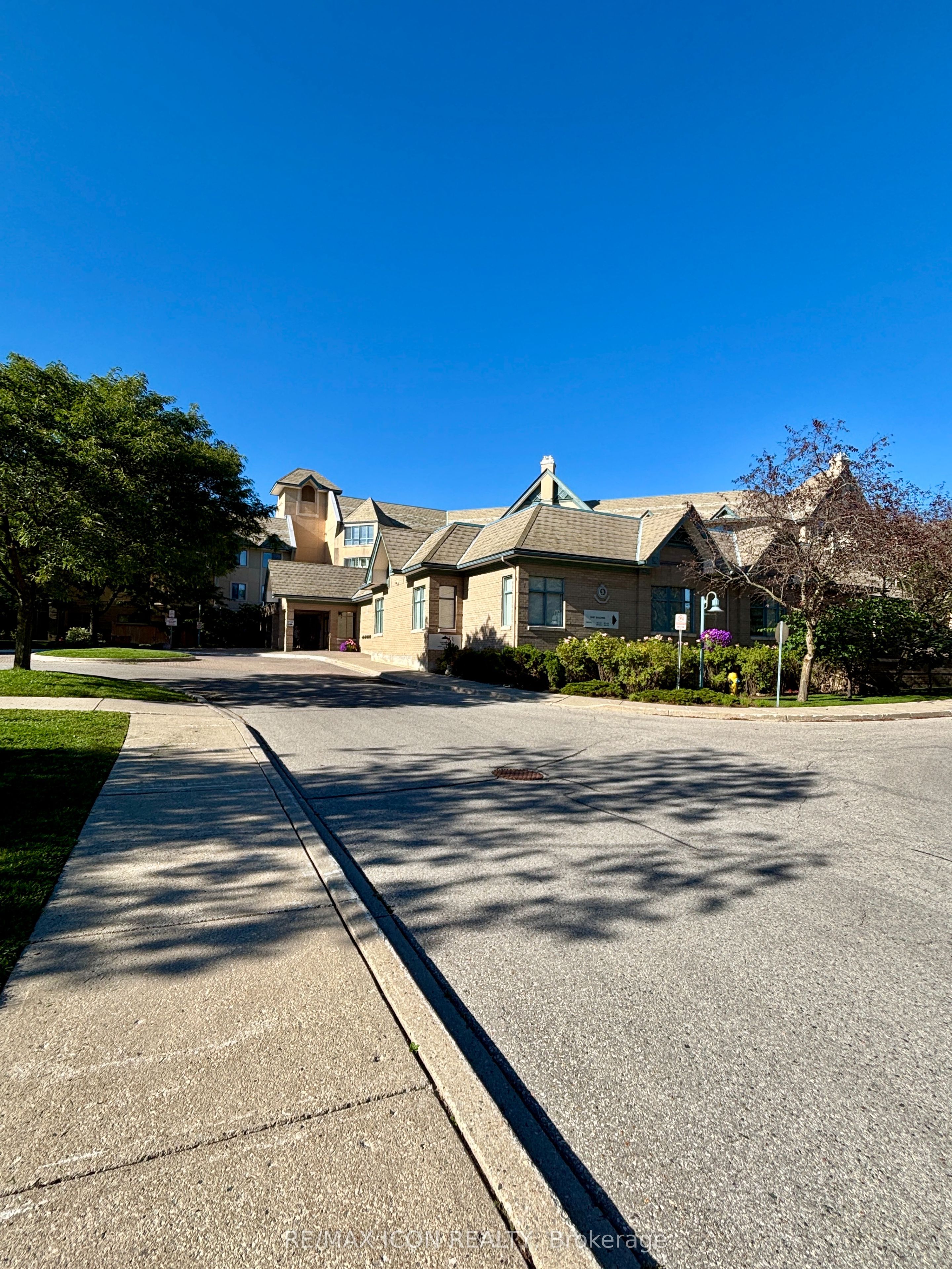 511 Gainsborough Road 327, London North, ON N6G 4Z5 photo 3