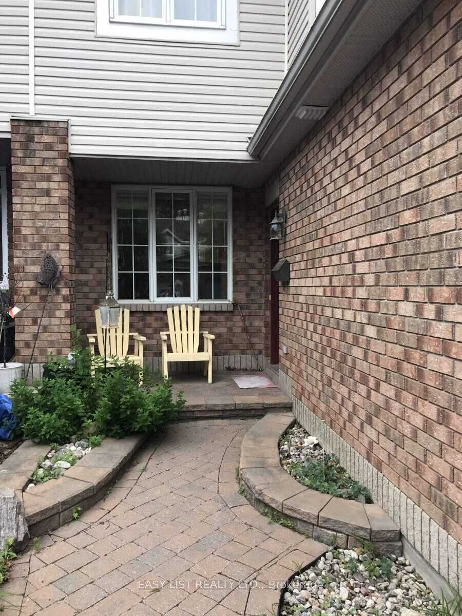 1480 Bonneville Crescent, Orleans - Convent Glen and Area, ON K1C 7N1 photo 2