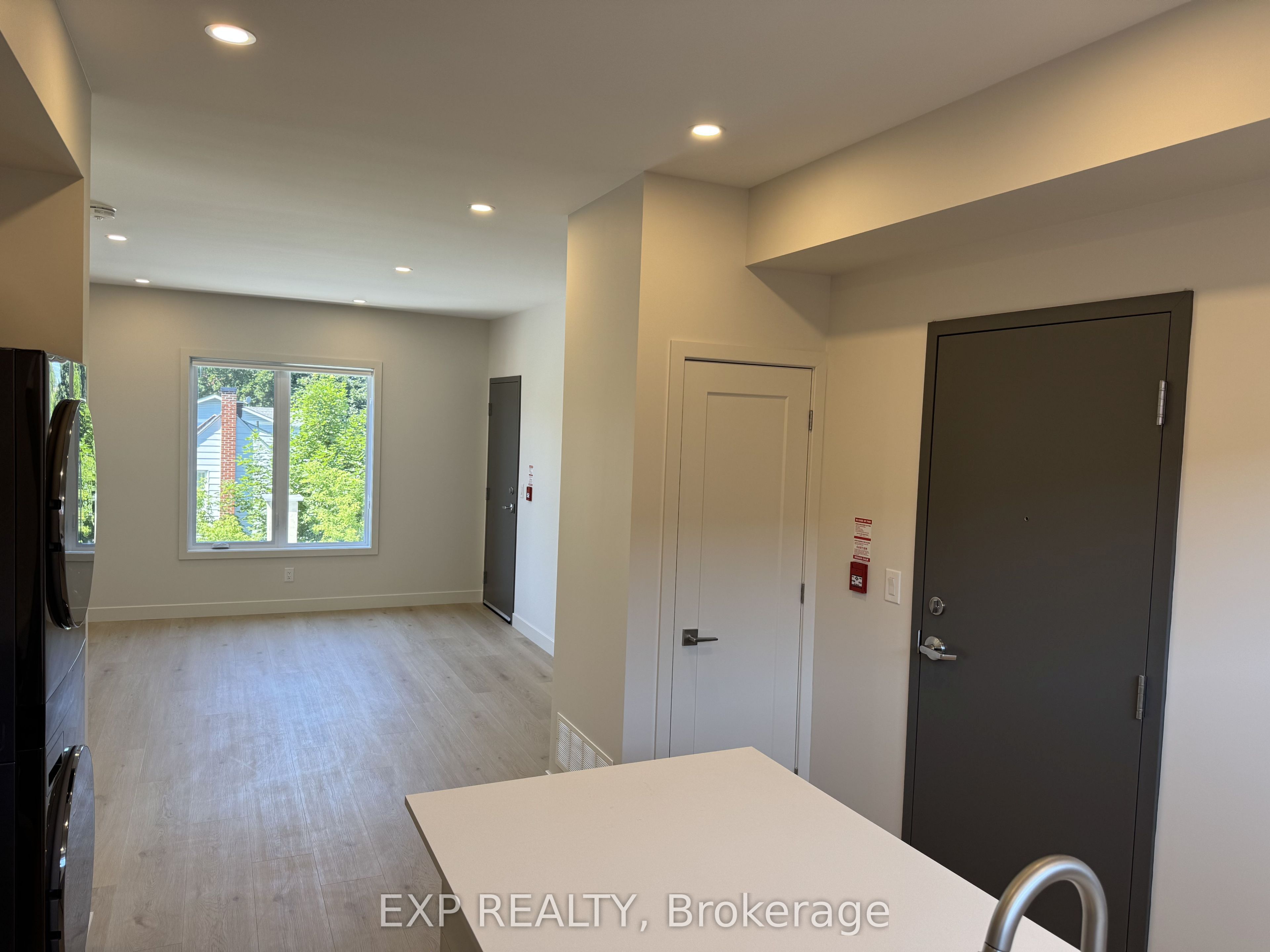 1301 Dorchester Avenue 6, Carlington - Central Park, ON K1Z 8E8 photo 2