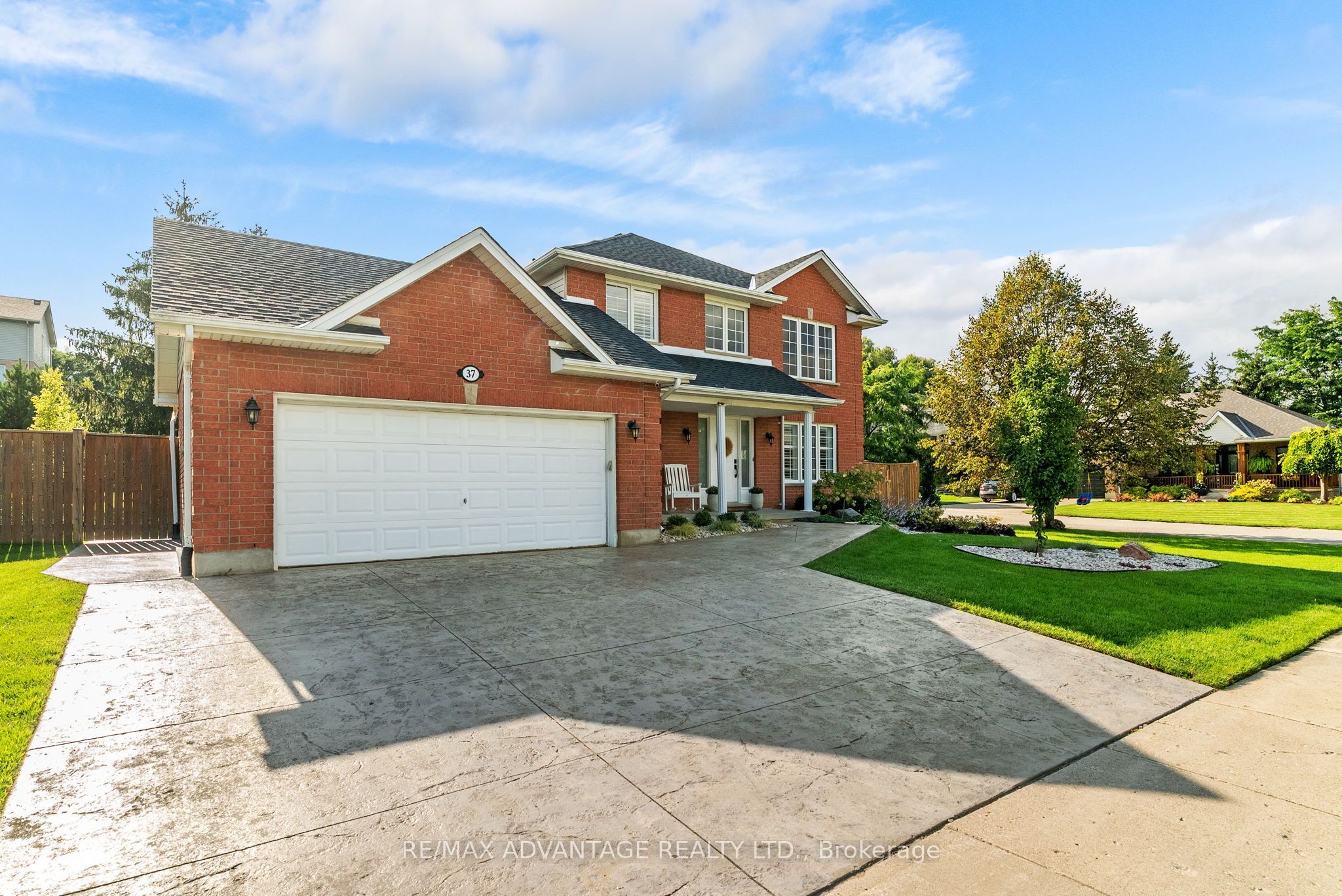 37 Calvert Lane, Middlesex Centre, ON N0M 2A0 photo 2