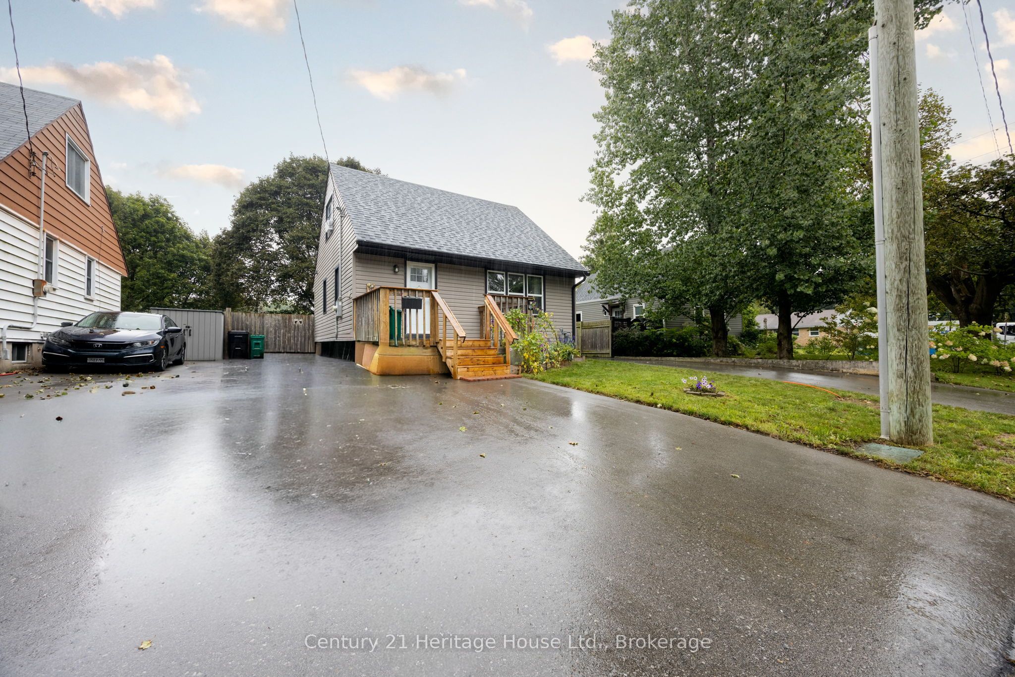 102 Stewart Avenue, Cambridge, ON N1R 2T9 photo 2