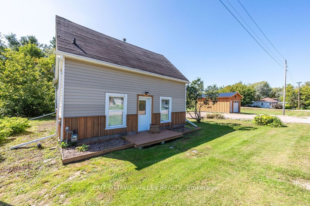 733 Calvin Road, Whitewater Region, ON K0J 1Y0 photo 4