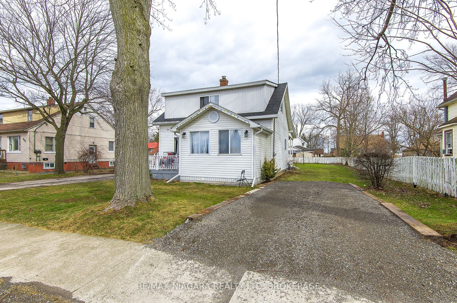 255 Mellanby Avenue, Port Colborne, ON L3K 2M2 photo 2