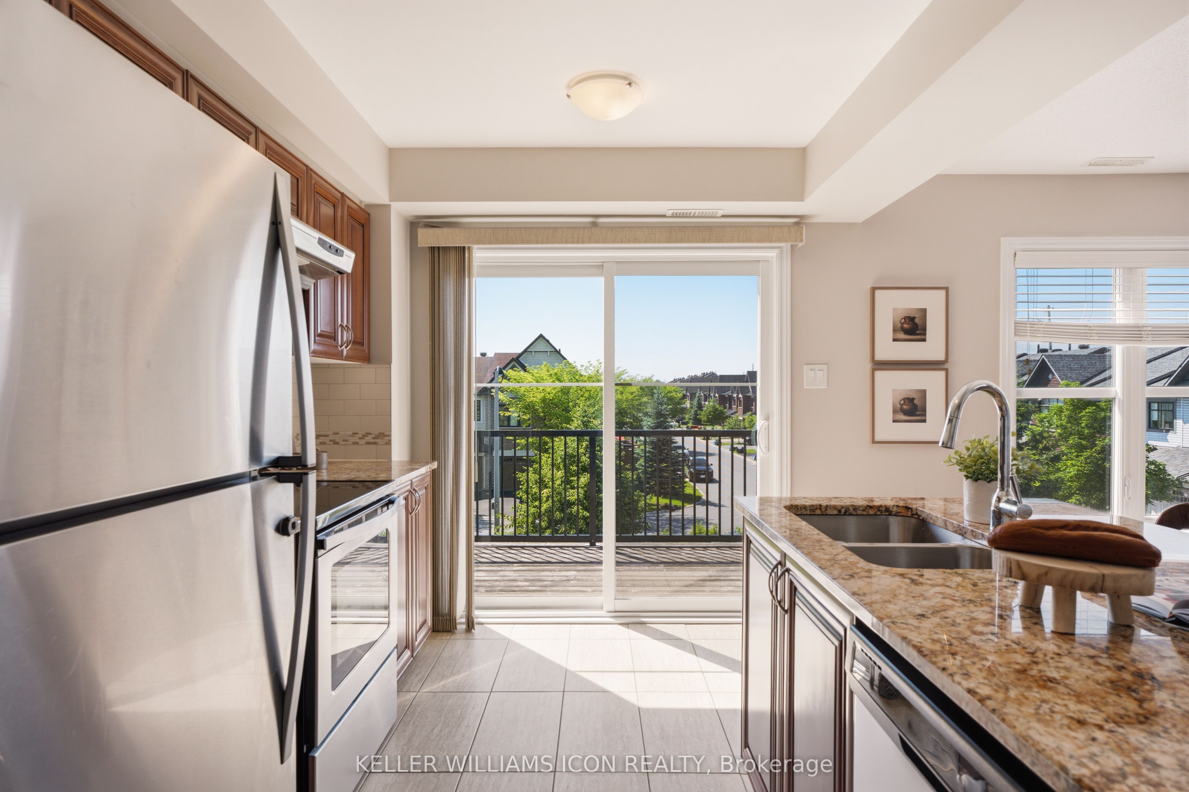528 Clearbrook Drive, Barrhaven, ON K2J 5X5 photo 4