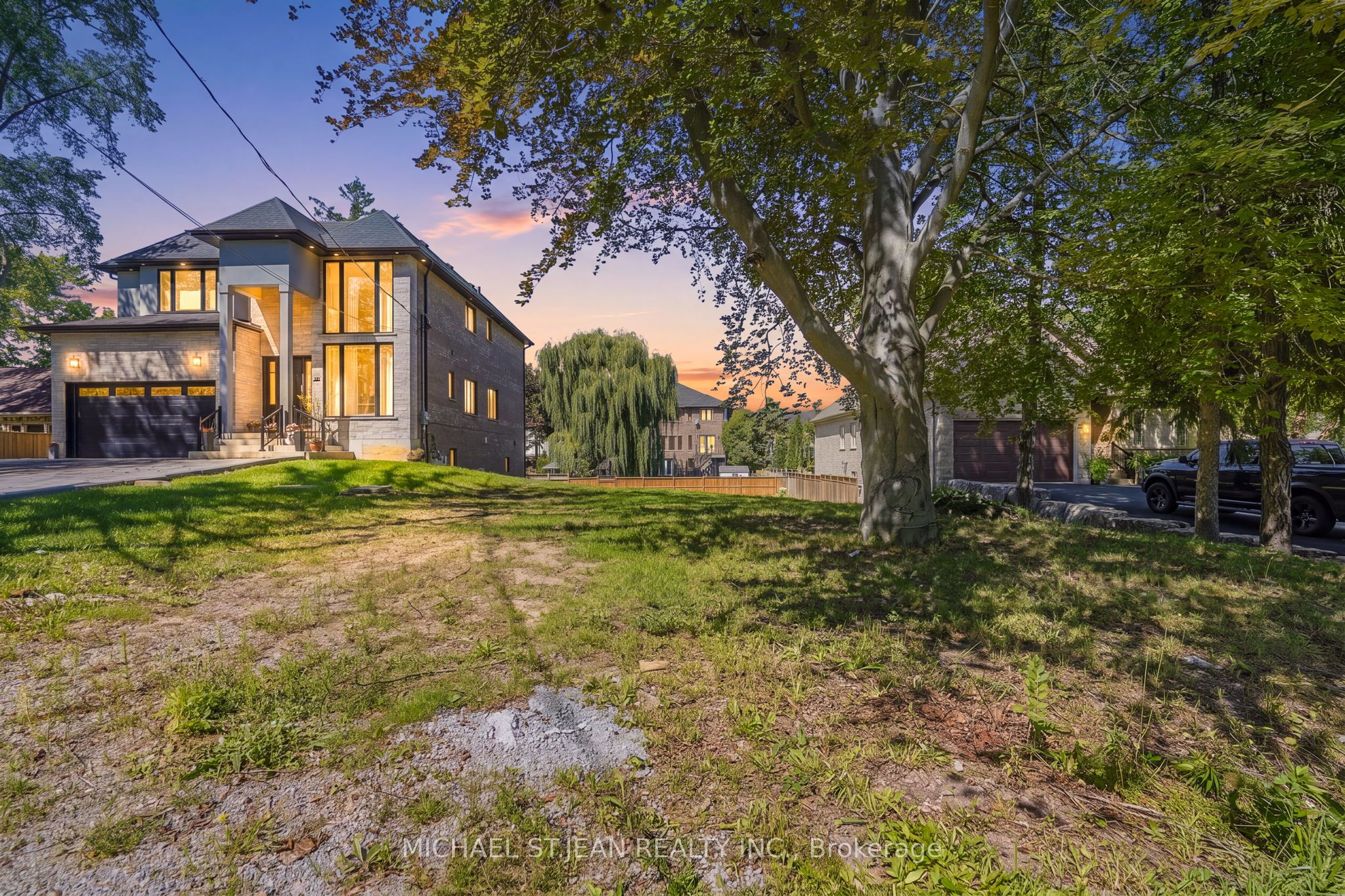 657 Mohawk Road, Hamilton, ON L9G 2X1 photo 2