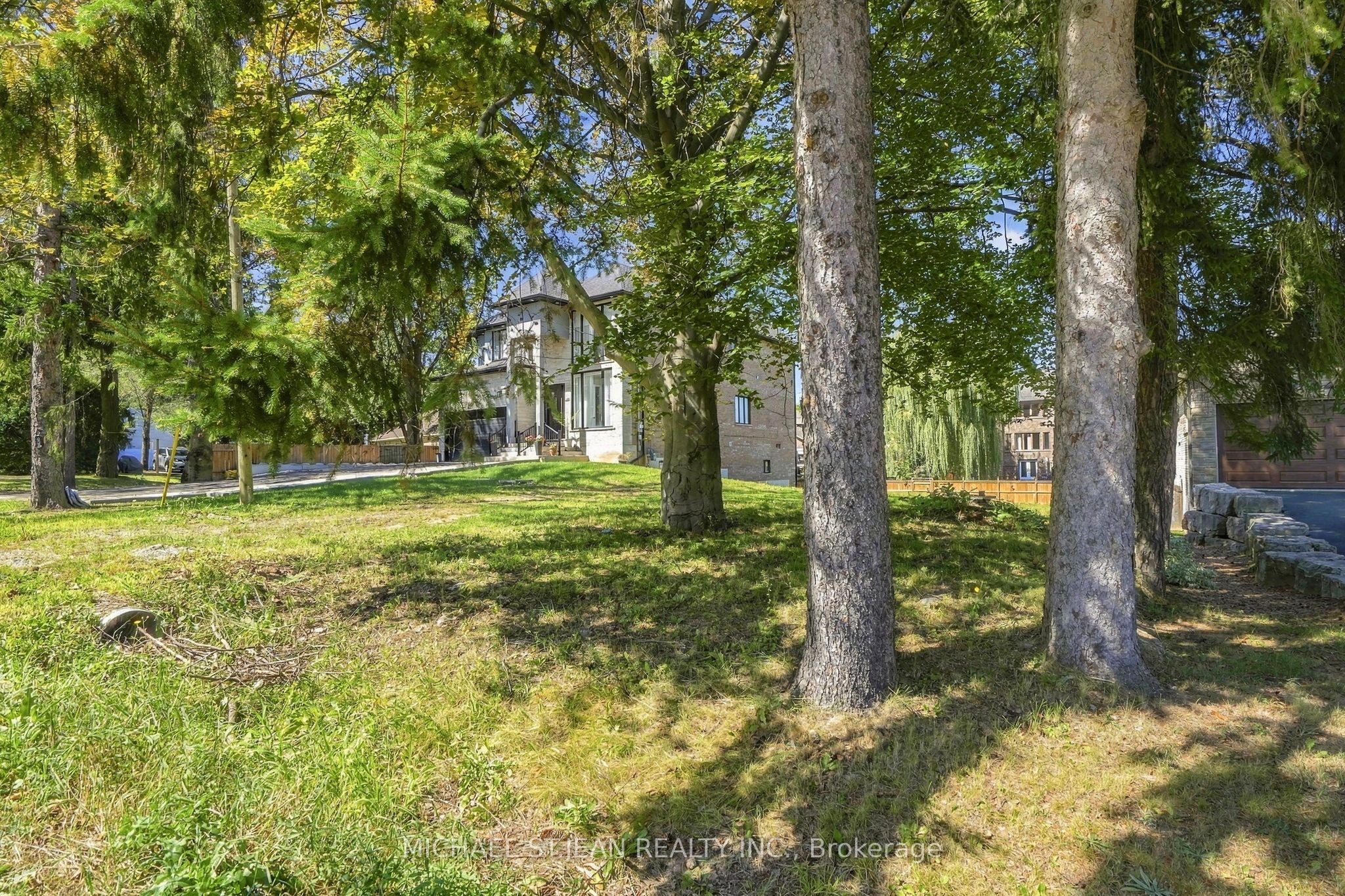 657 Mohawk Road, Hamilton, ON L9G 2X1 photo 4
