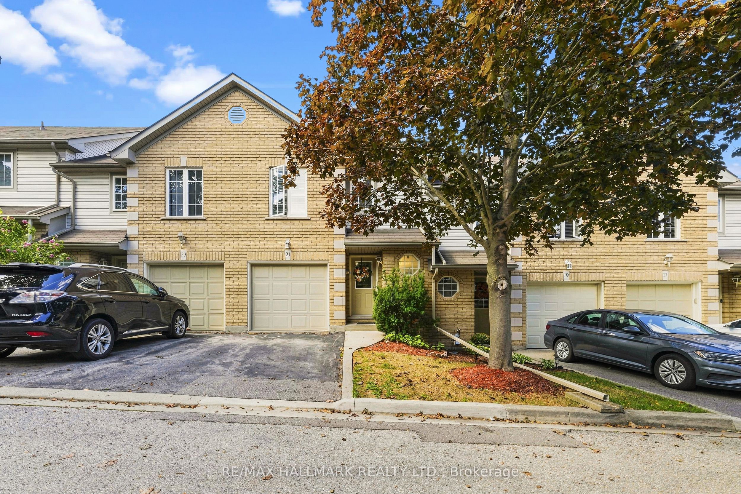 31 Moss Boulevard 21, Hamilton, ON L9H 7A6