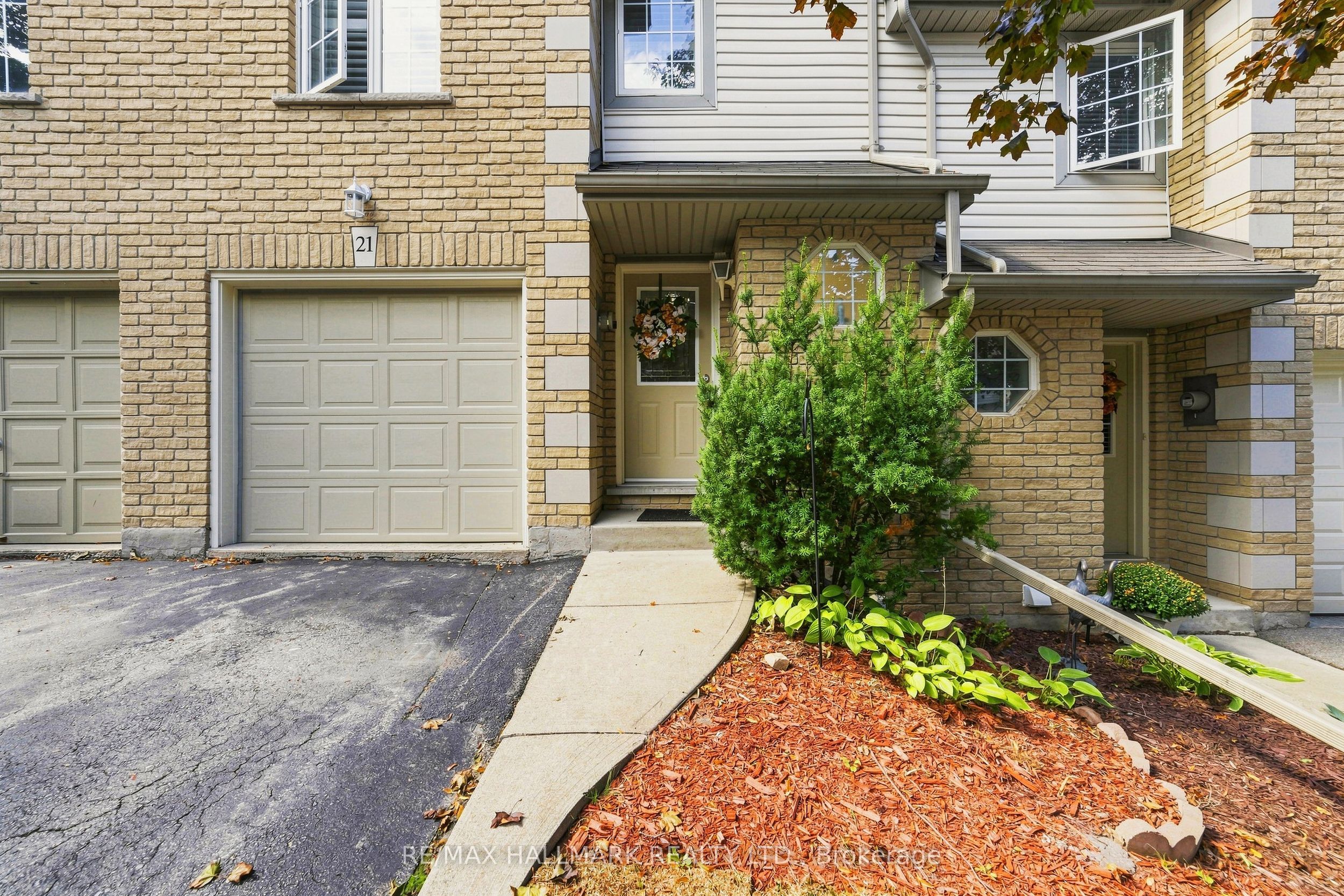 31 Moss Boulevard 21, Hamilton, ON L9H 7A6 photo 3