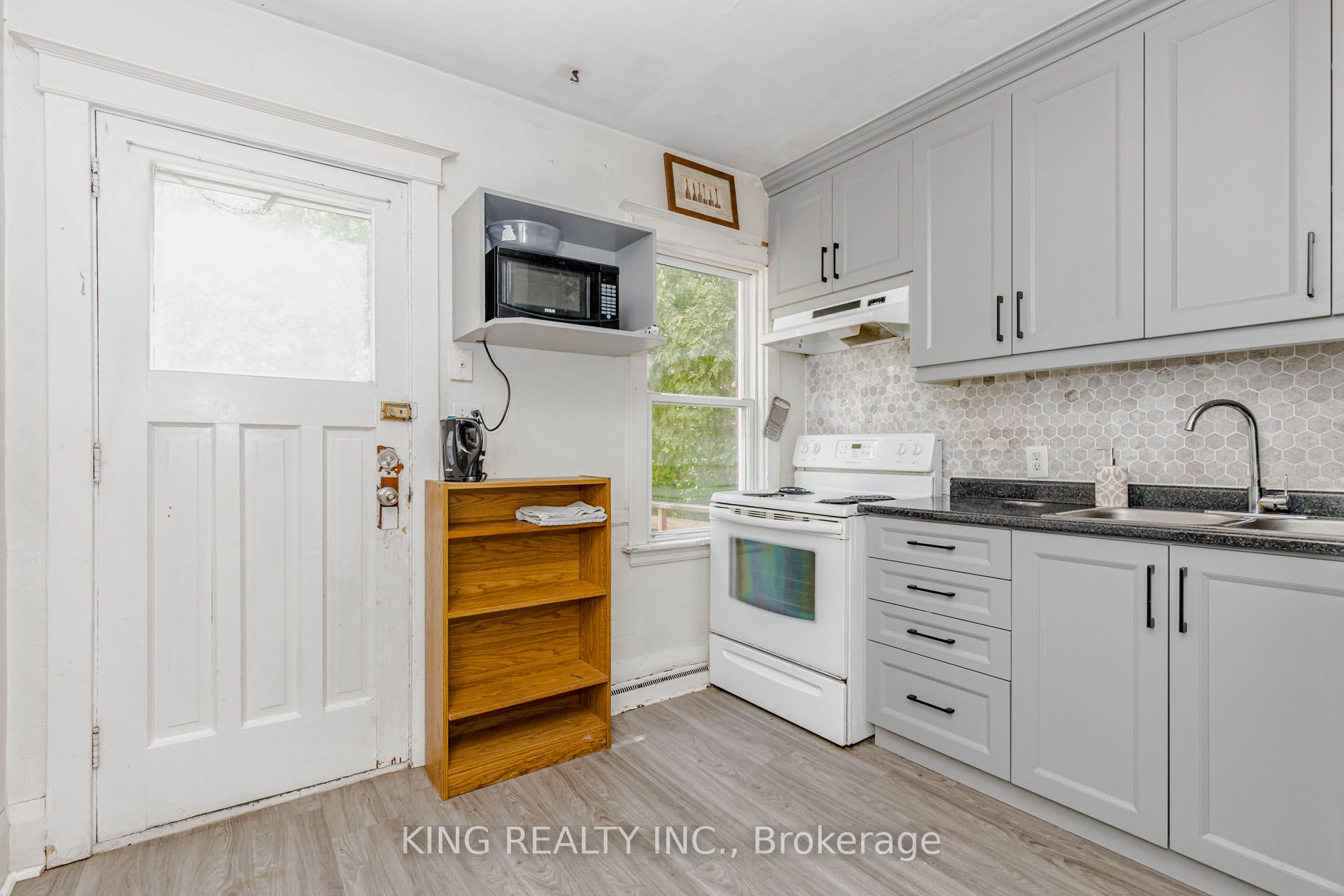 1177 King Street W, Hamilton, ON L8S 1M3 photo 4
