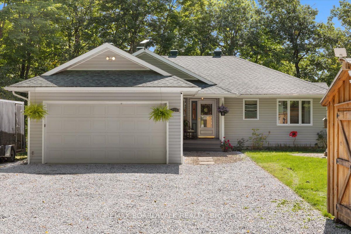 700 Strawberry Lane, Tay Valley, ON K0G 1A0 photo 2