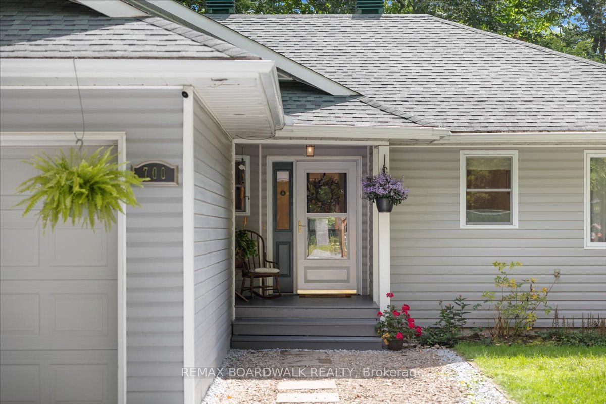 700 Strawberry Lane, Tay Valley, ON K0G 1A0 photo 3