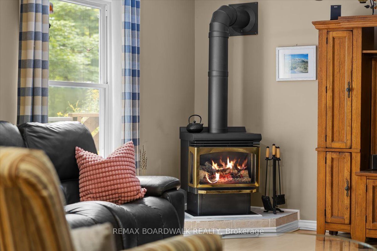 700 Strawberry Lane, Tay Valley, ON K0G 1A0 photo 5