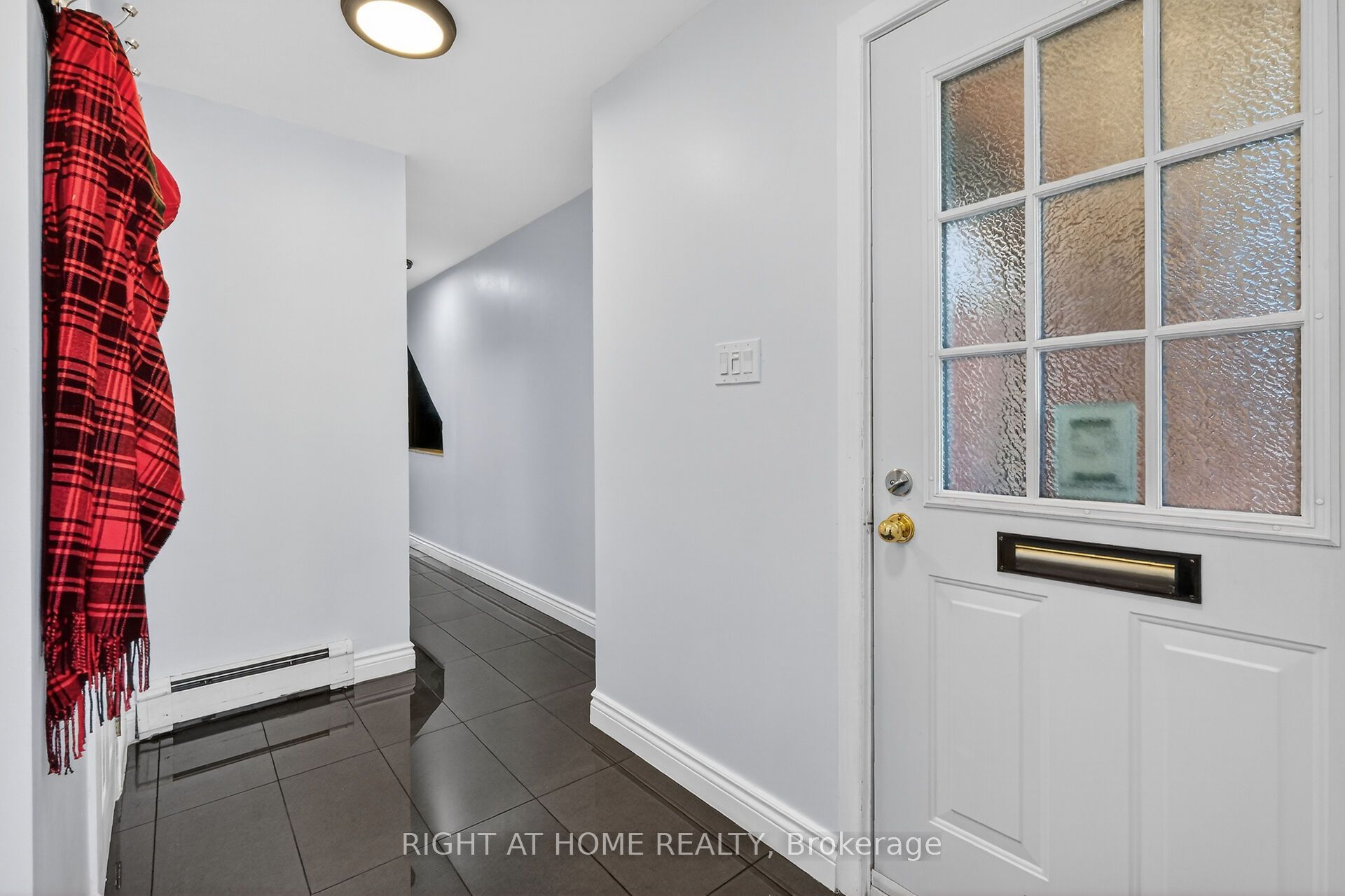 43 Crispin Private, Manor Park - Cardinal Glen and Area, ON K1K 2T7 photo 3