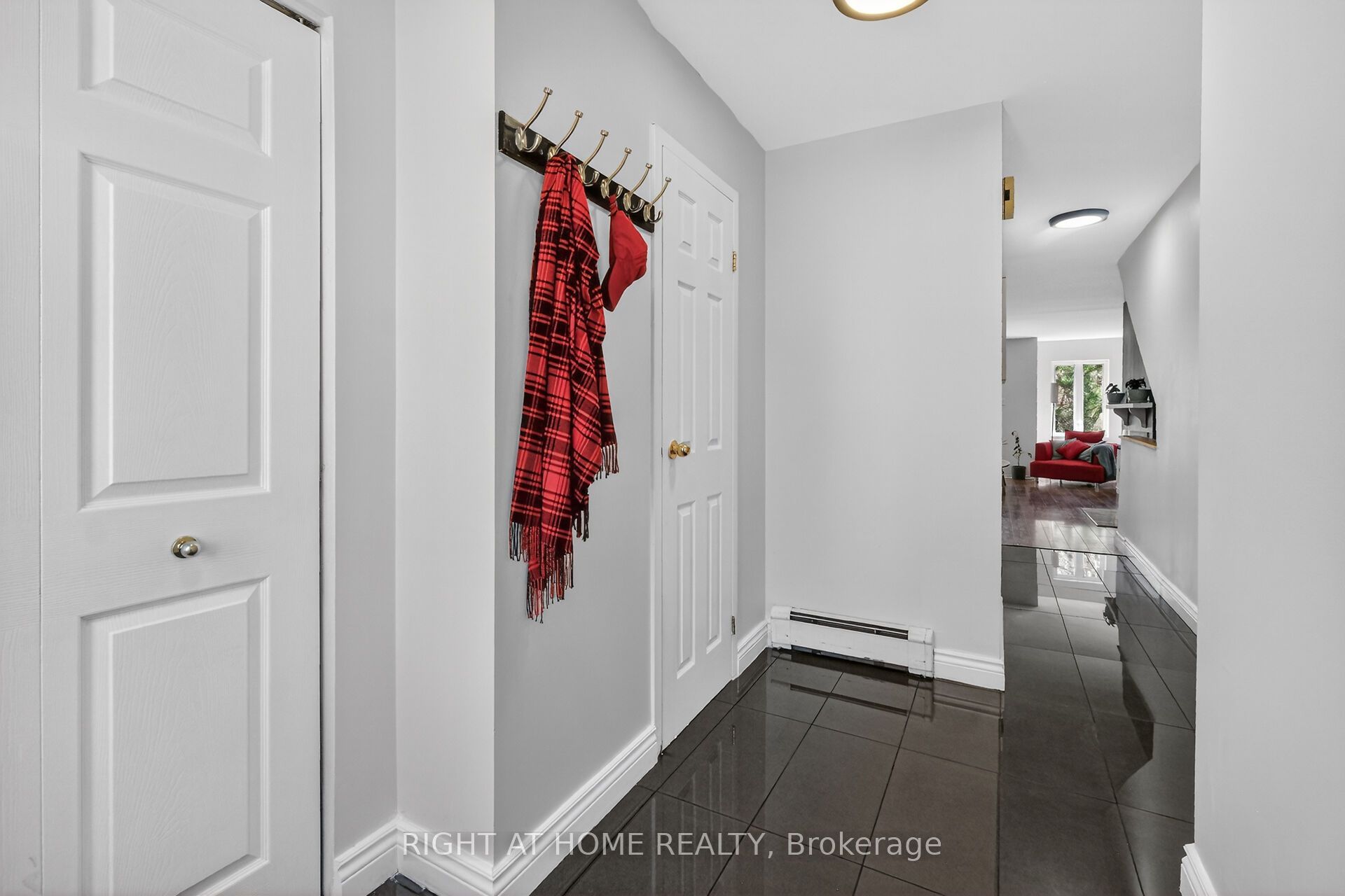 43 Crispin Private, Manor Park - Cardinal Glen and Area, ON K1K 2T7 photo 4