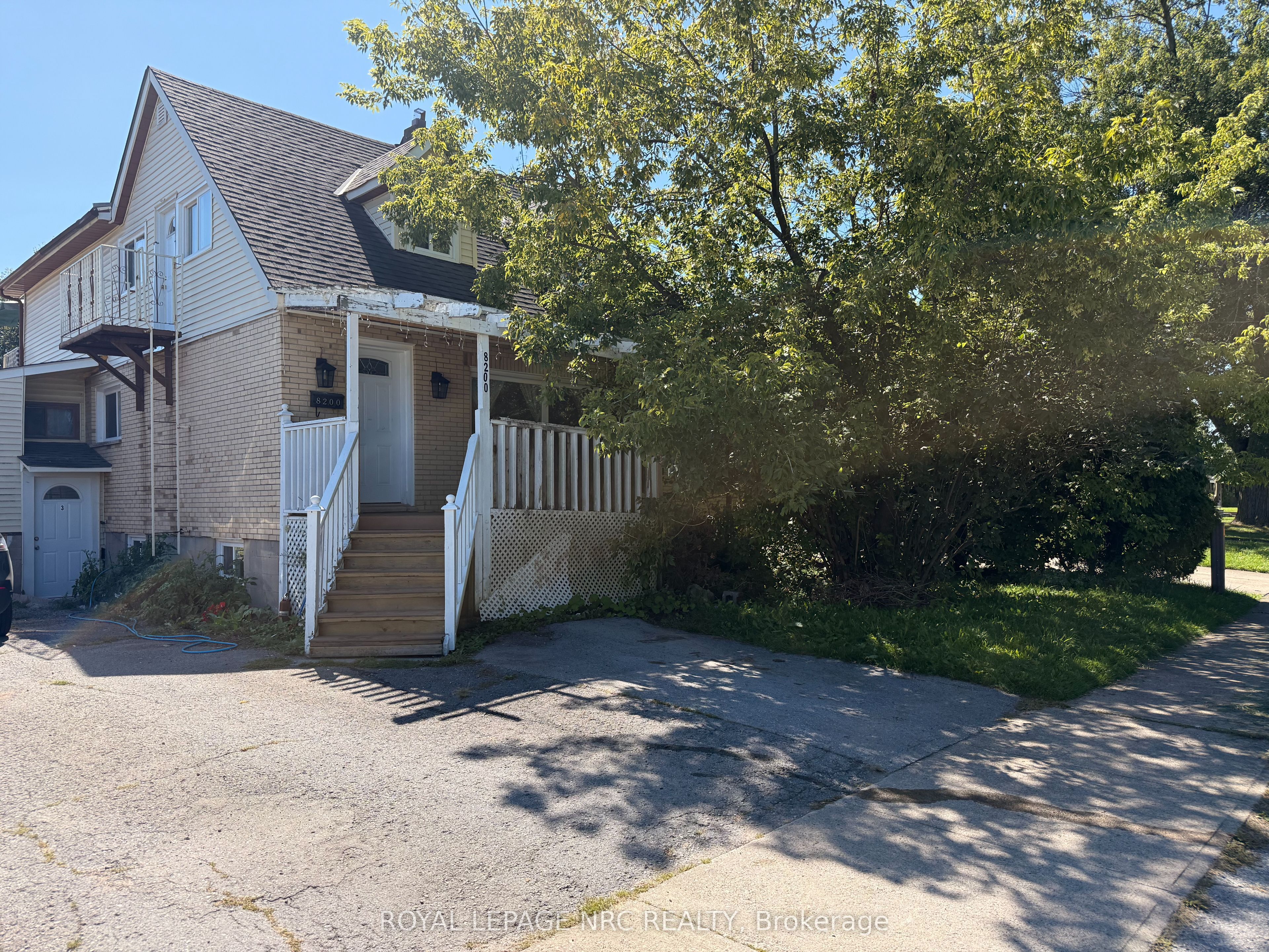 8200 WOODBINE Street Main level, Niagara Falls, ON L2H 1C7