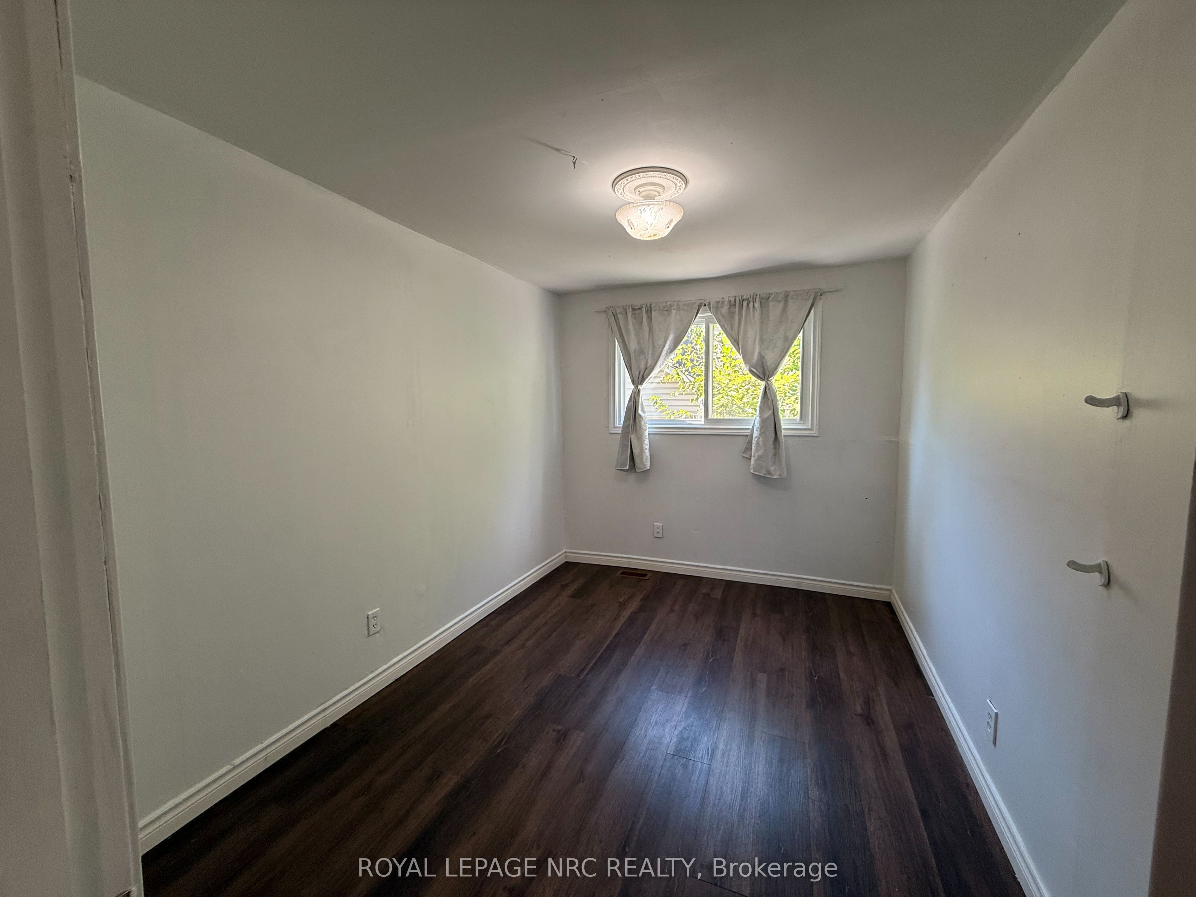 8200 WOODBINE Street Main level, Niagara Falls, ON L2H 1C7 photo 3