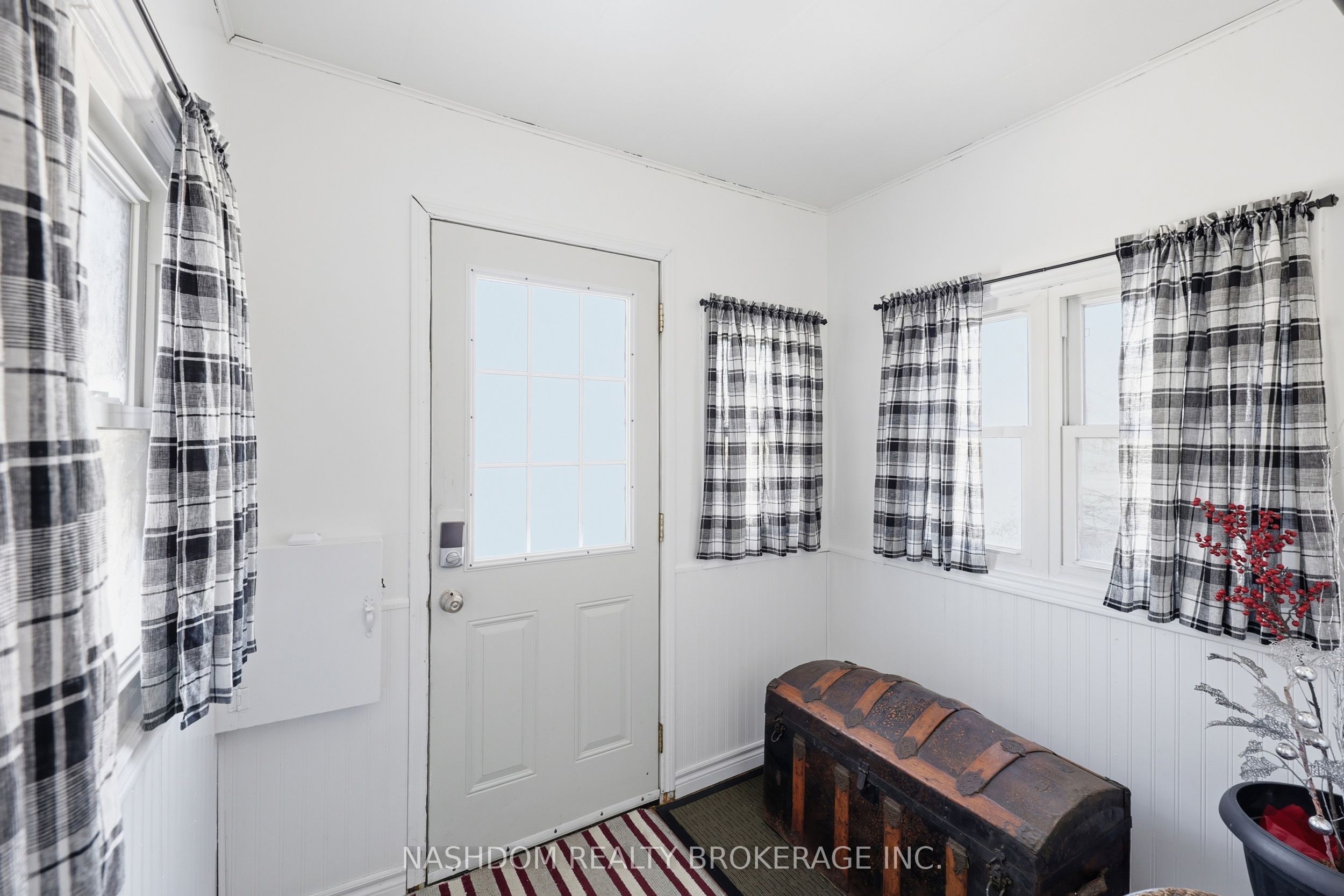 31 Hunter Street, Hamilton, ON L9H 1E5 photo 3
