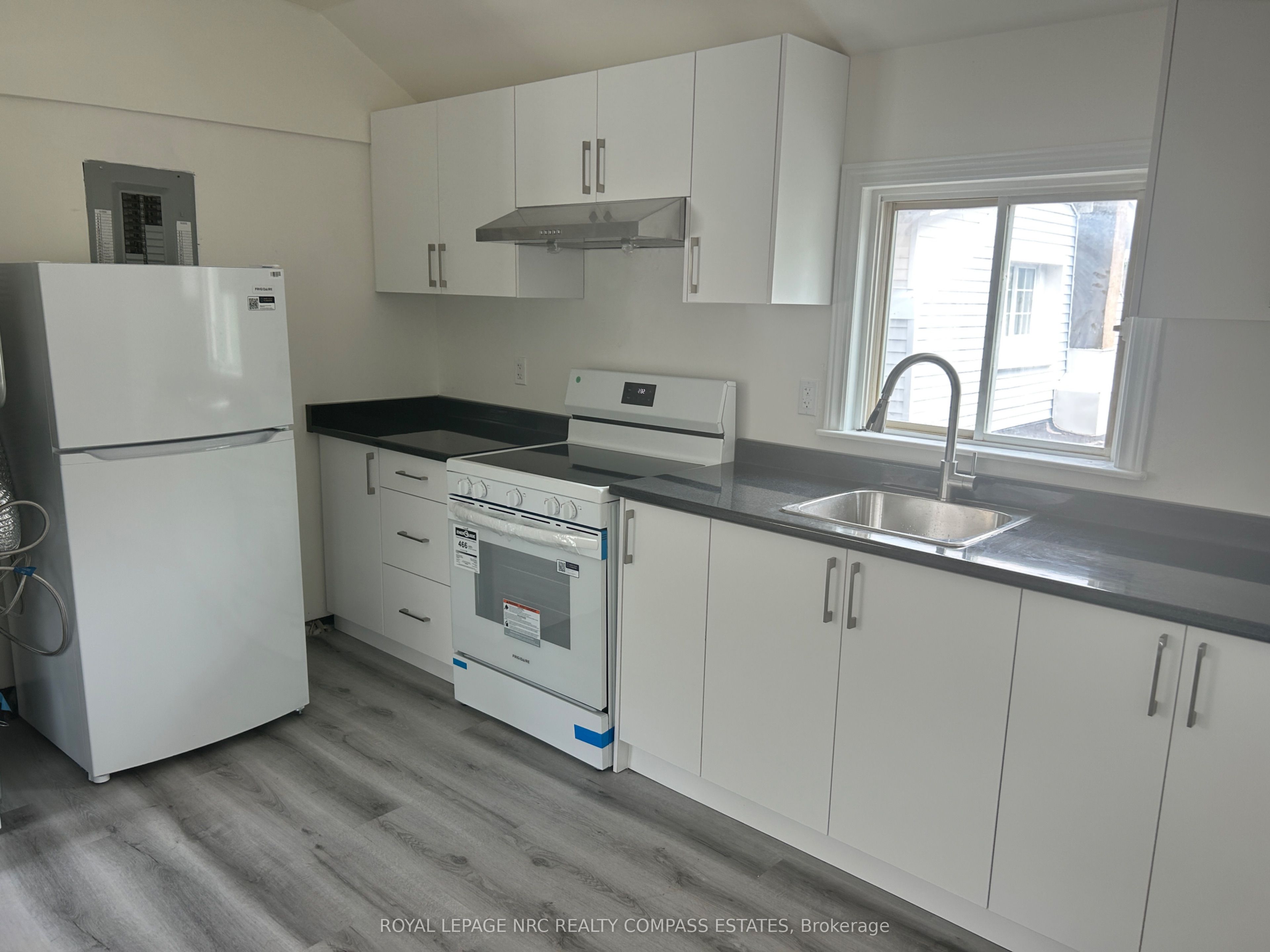 4299 Second Avenue 1, Niagara Falls, ON L2E 4G8 photo 2