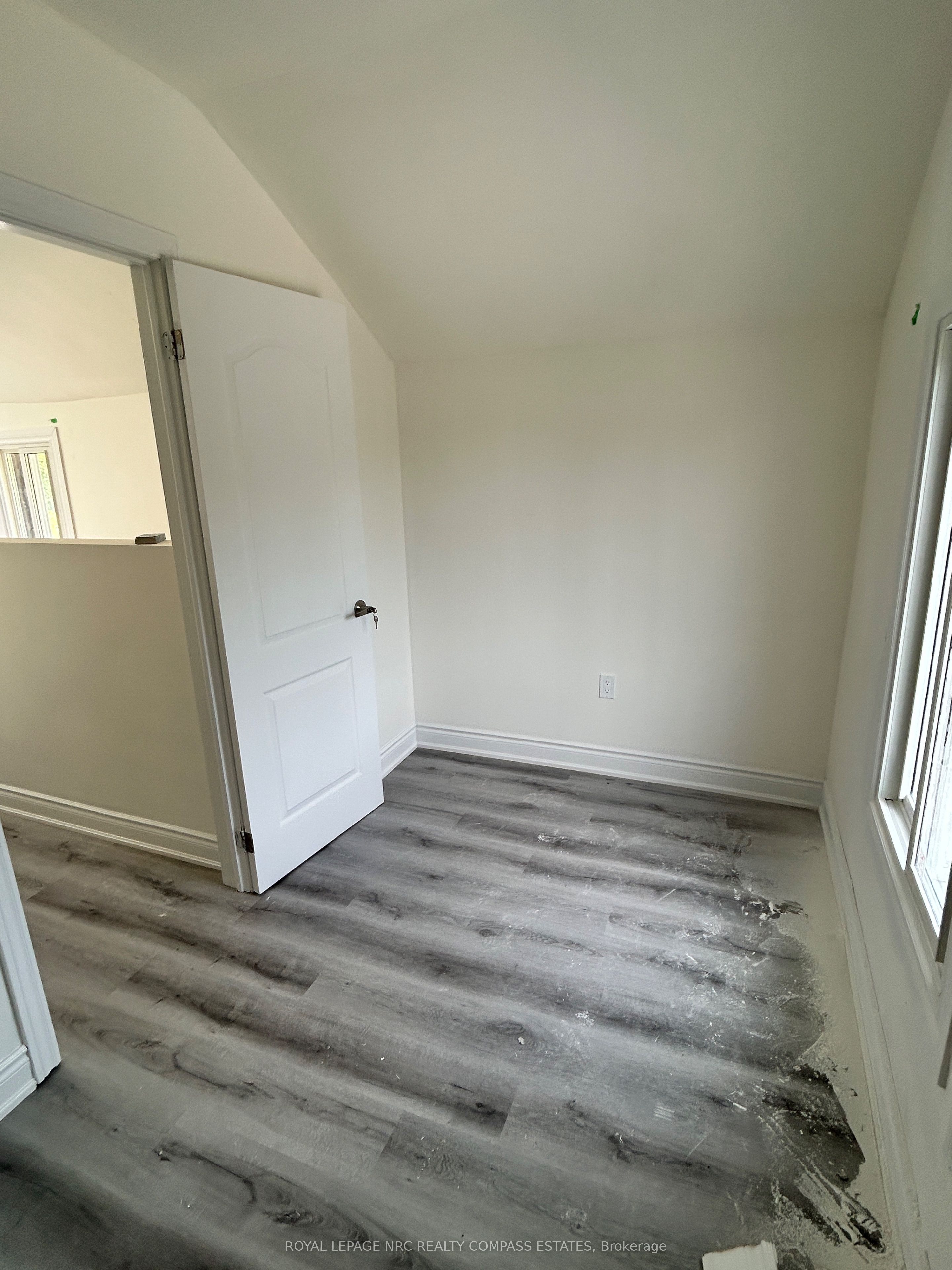 4299 Second Avenue 1, Niagara Falls, ON L2E 4G8 photo 3