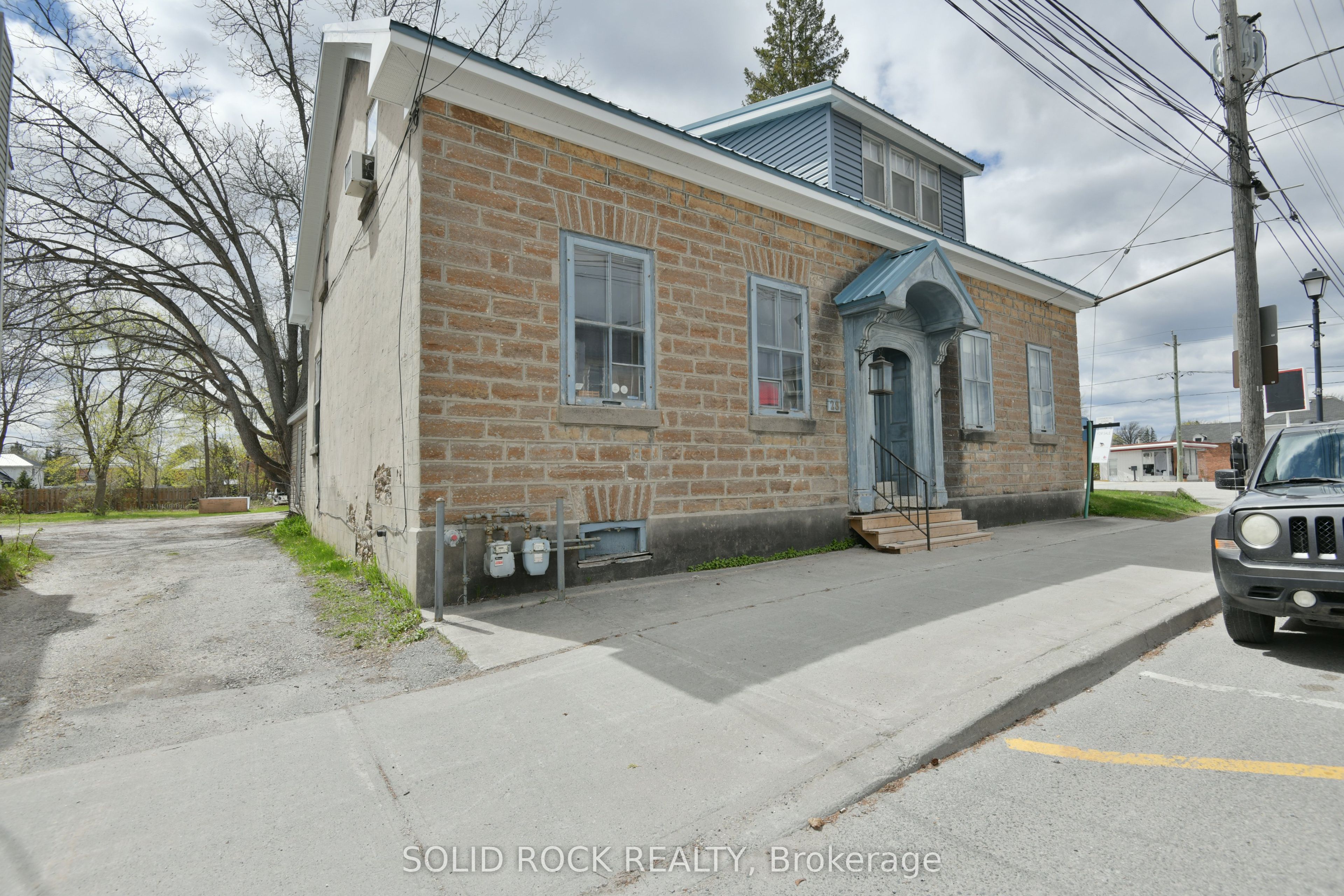 28 Wilson Street W, Perth, ON K7H 2M9