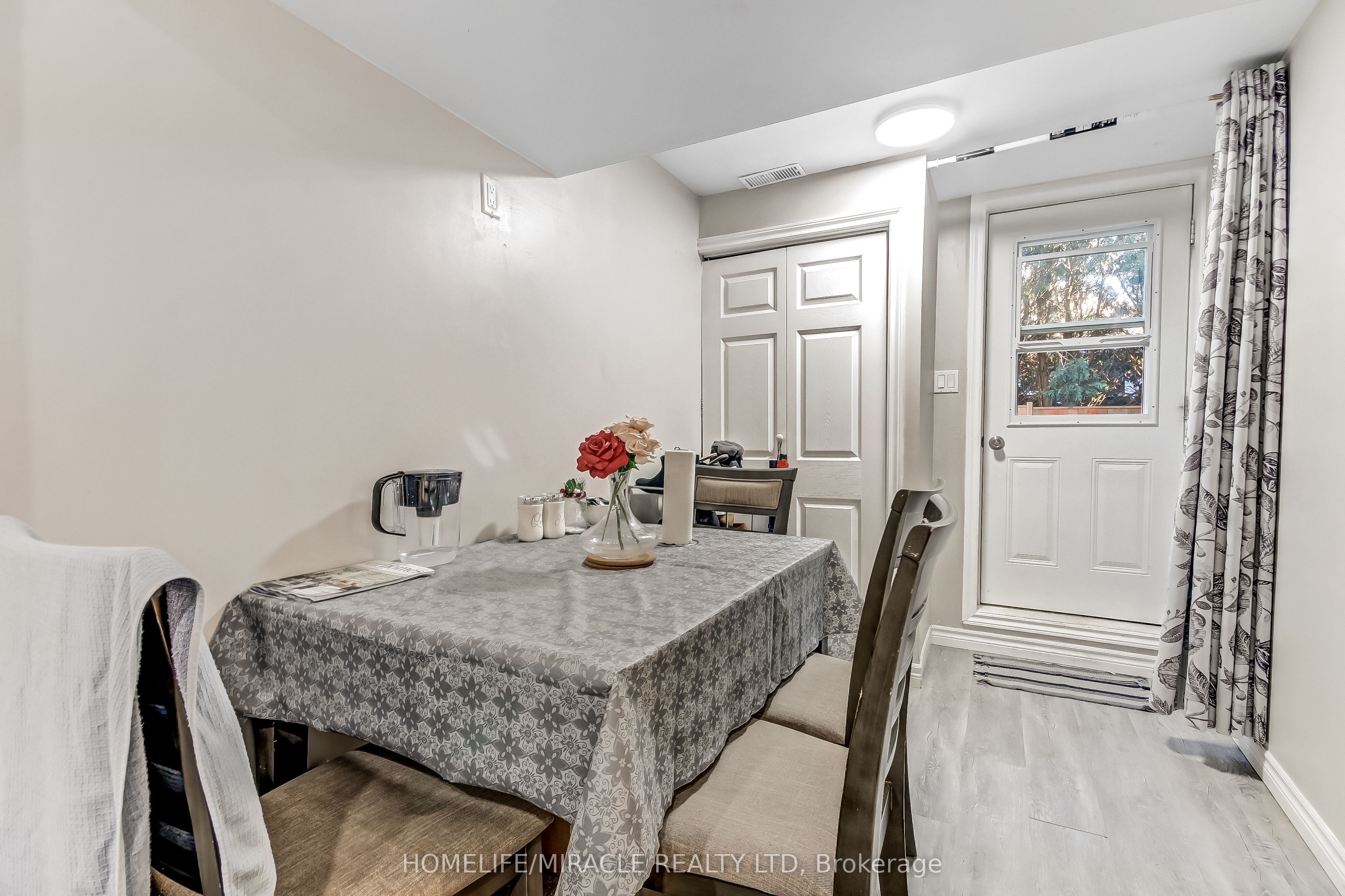 23 Willis Avenue, Strathroy-Caradoc, ON N7G 0B6 photo 2