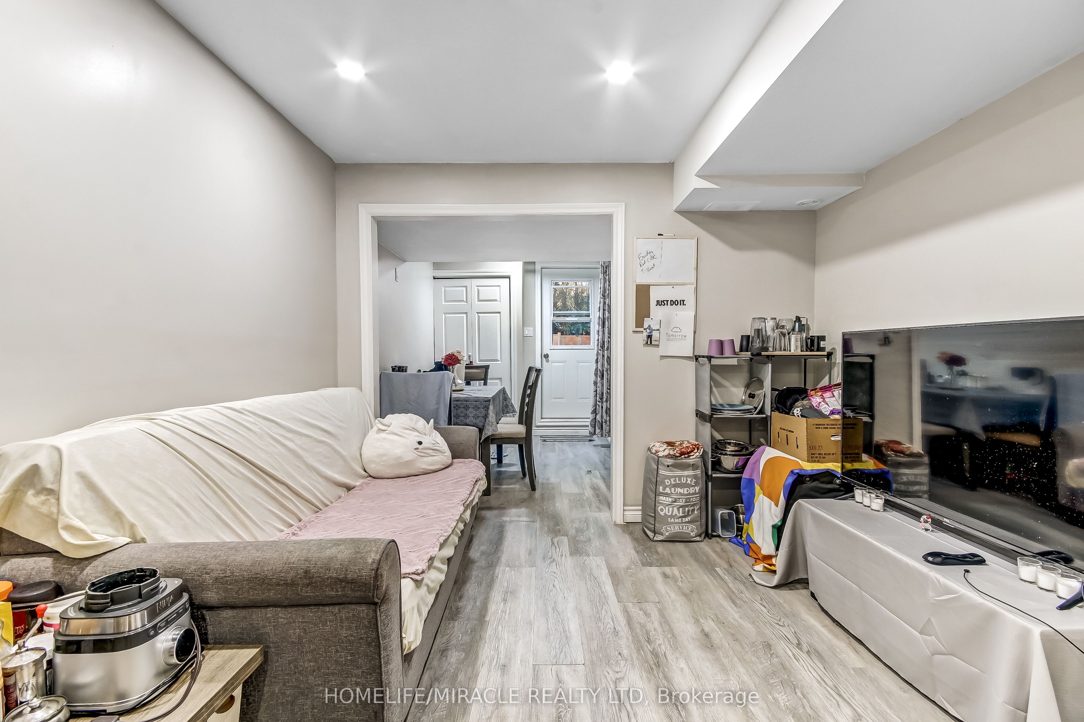 23 Willis Avenue, Strathroy-Caradoc, ON N7G 0B6 photo 3