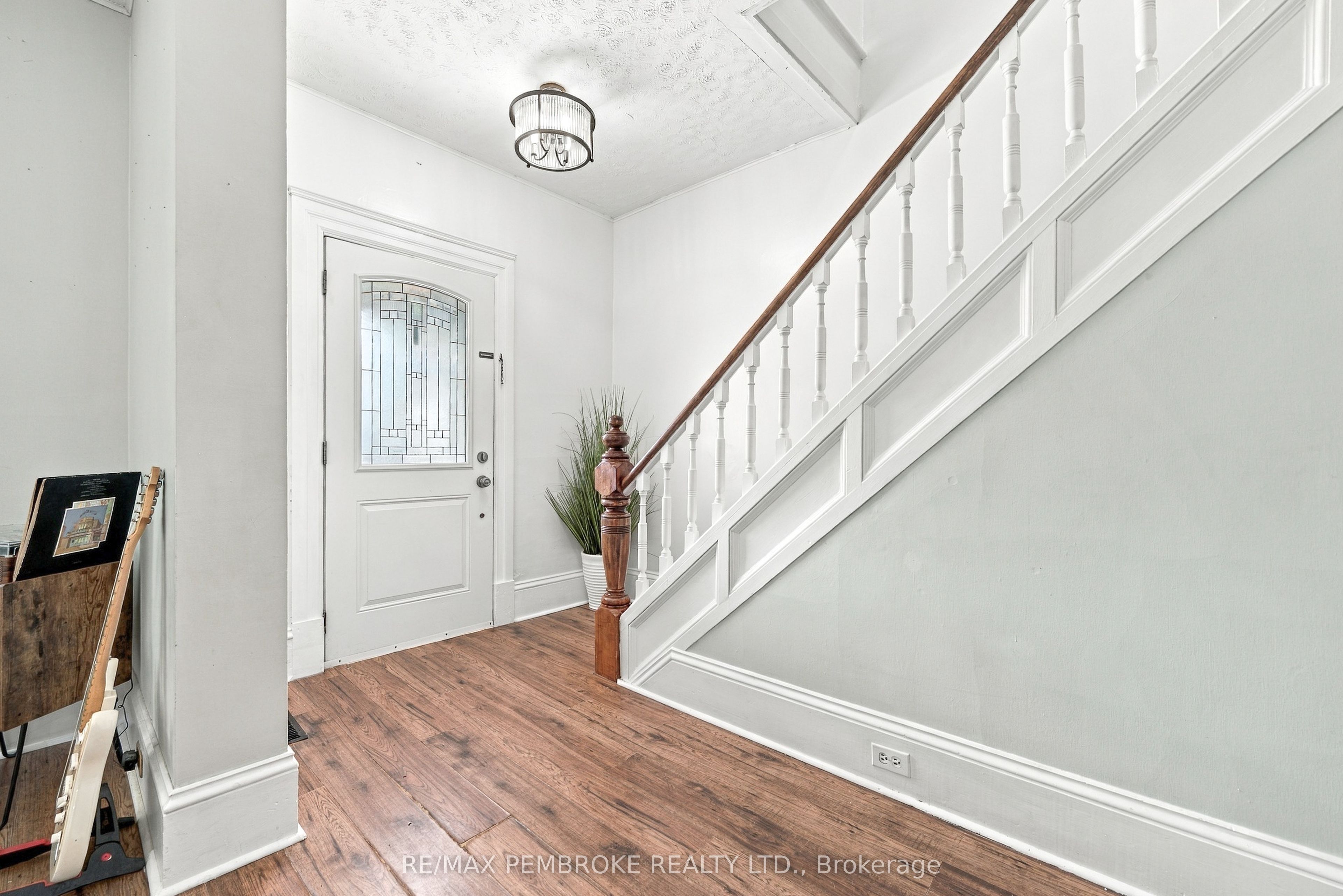 296 First Avenue N, Pembroke, ON K8A 5C2 photo 5