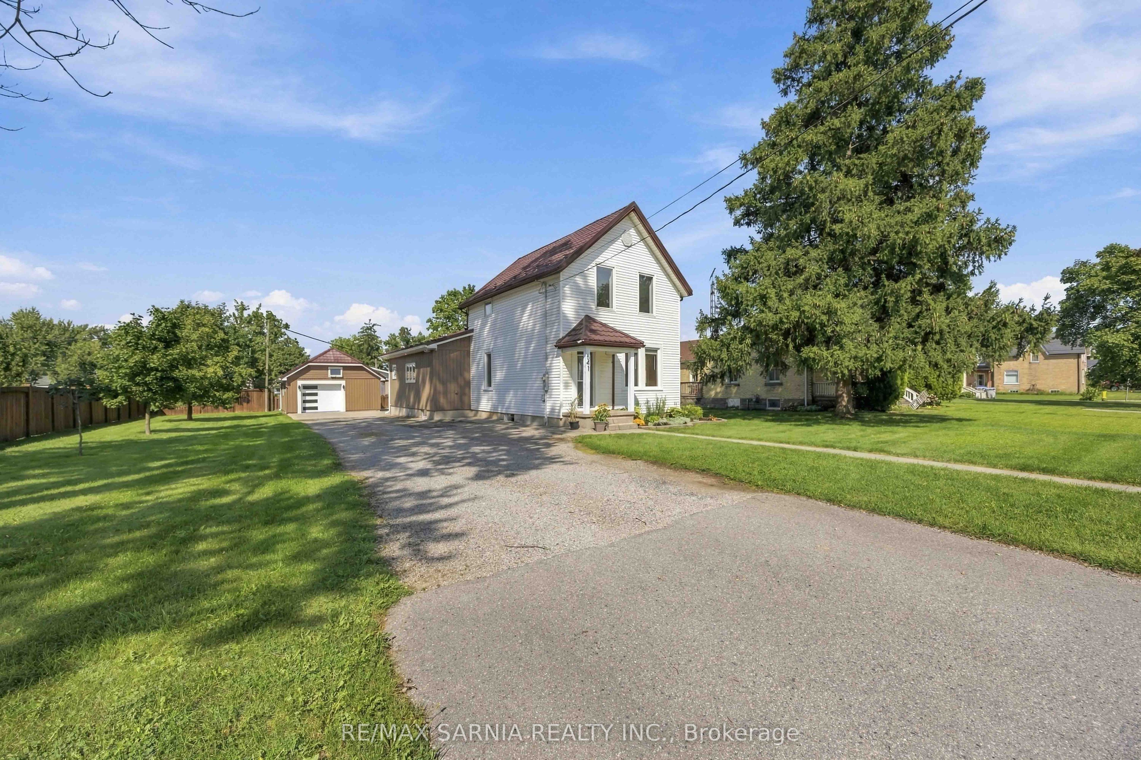 541 Erie Street, Warwick, ON N0M 2S0
