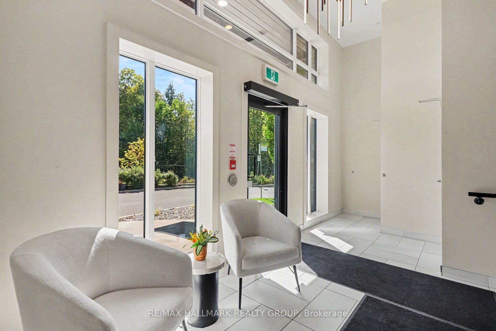 110 Cortile Private 202, Blossom Park - Airport and Area, ON K1V 2S8 photo 3