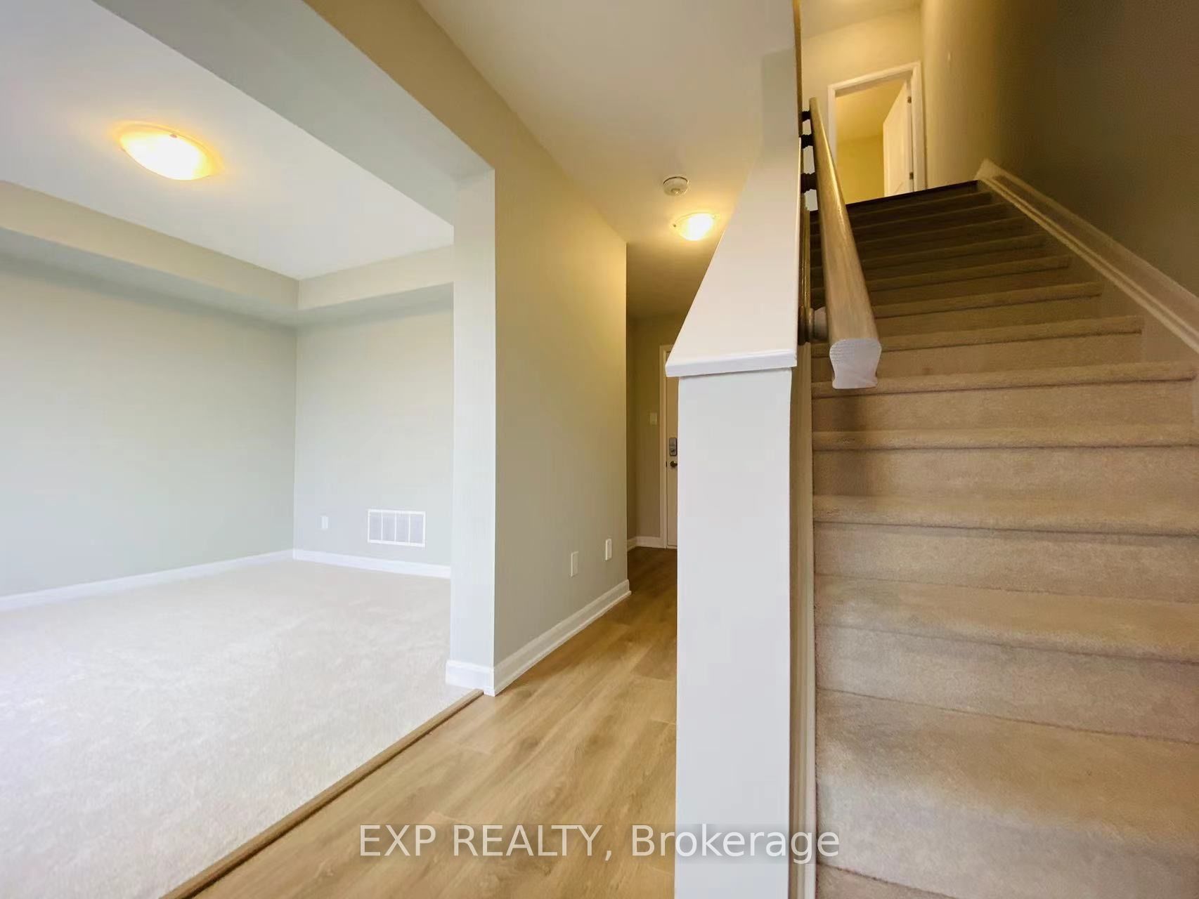 1075 SPEEDVALE Court, Kanata, ON K2T 0P6 photo 5