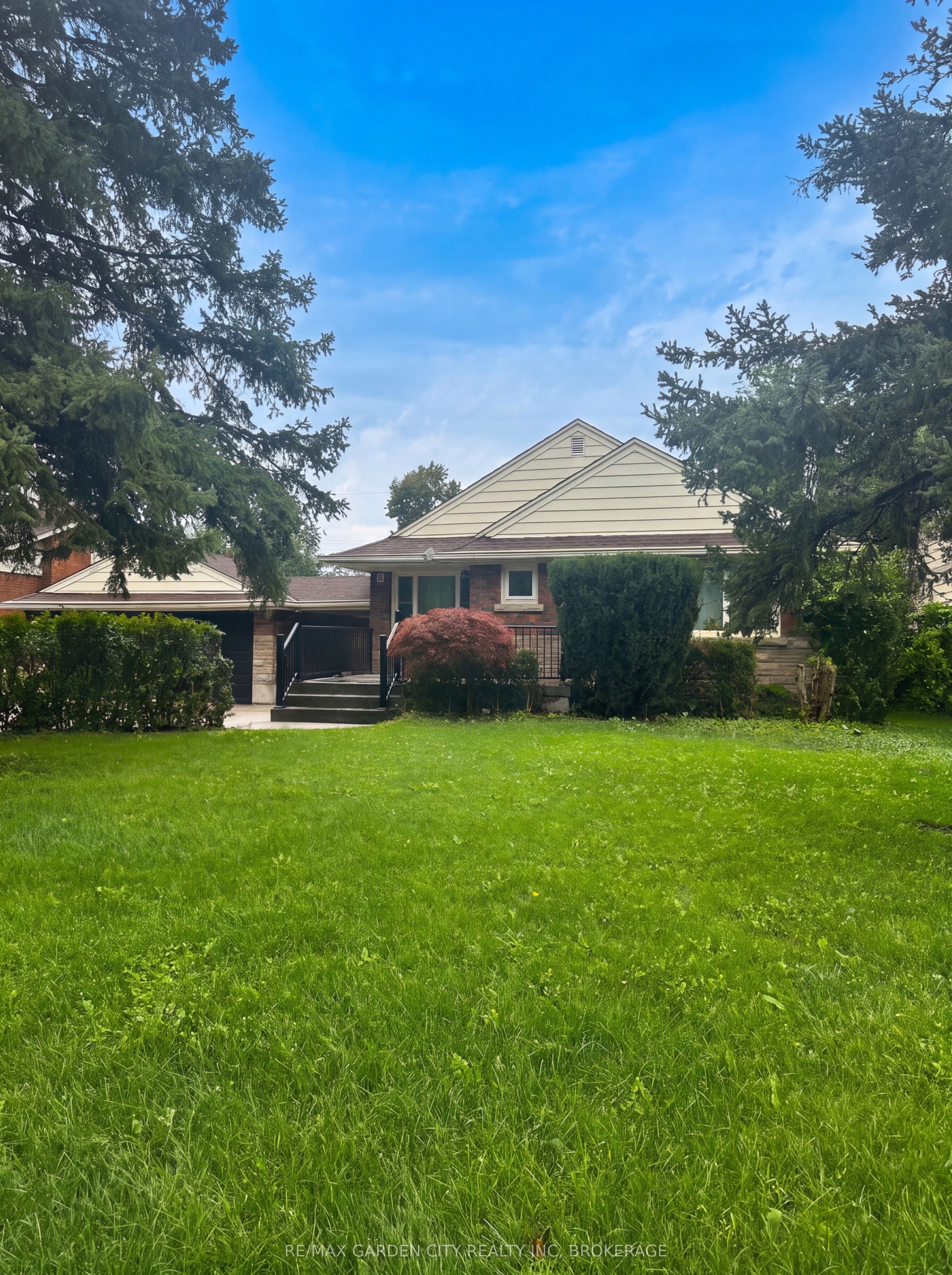 11 MACBETH Boulevard, St. Catharines, ON L2T 2M1 photo 2