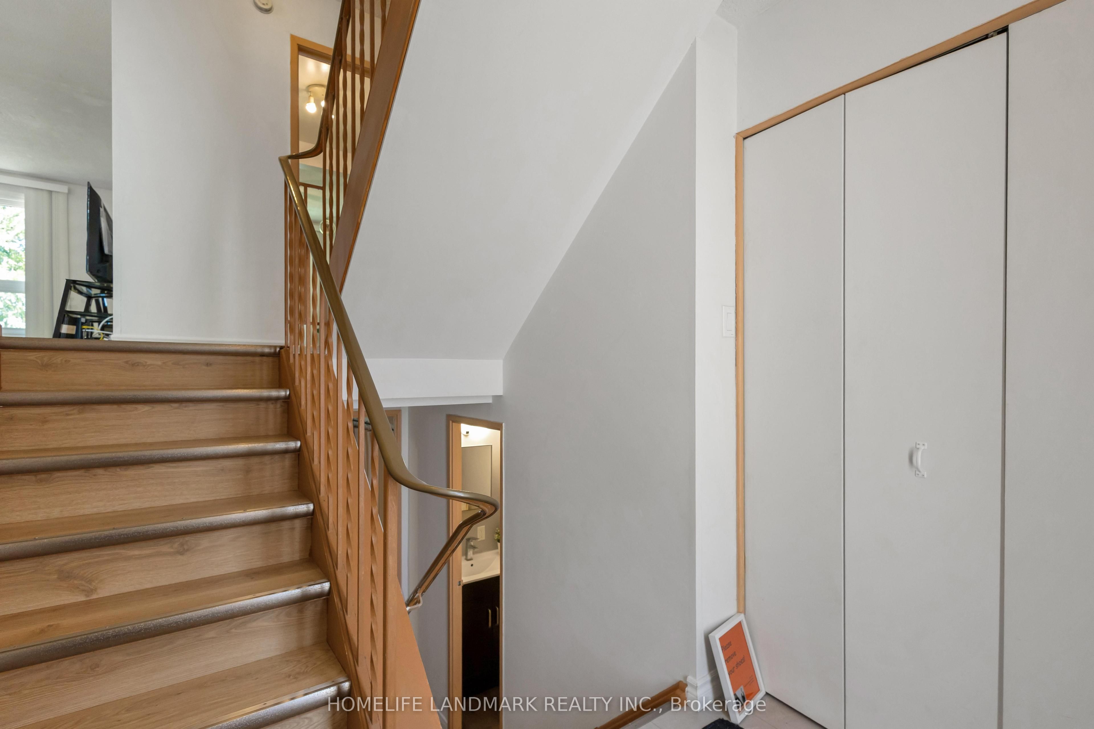 427 KEATS Way 2, Waterloo, ON N2L 5S7 photo 4