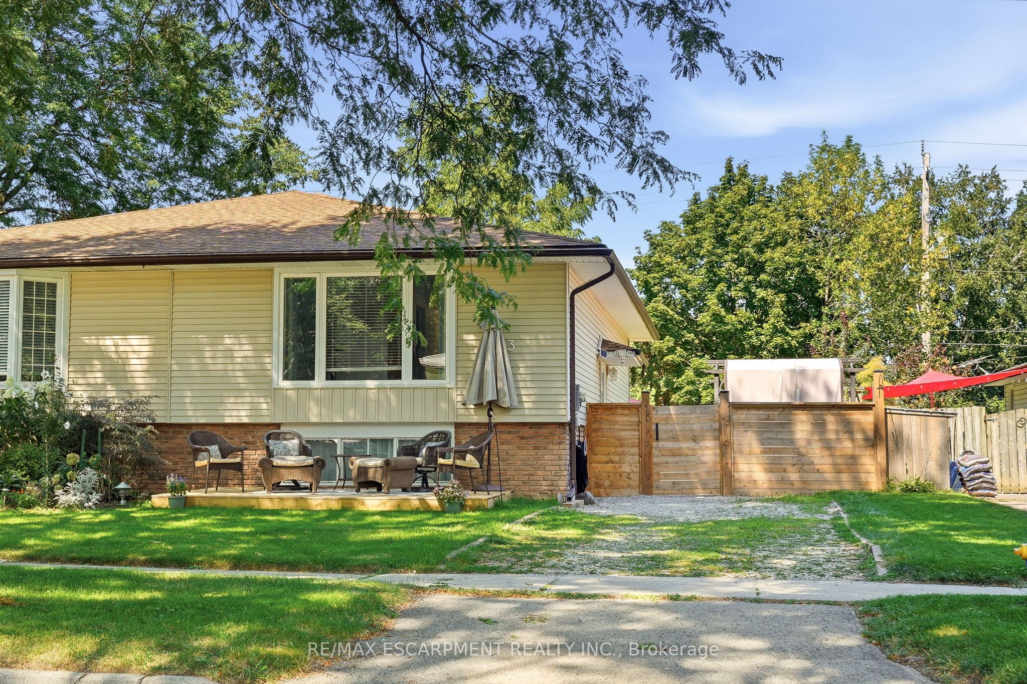 3 Glengrove Avenue, Grimsby, ON L3M 4L6 photo 2