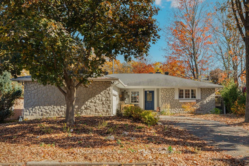275 Crocus Avenue, Alta Vista and Area, ON K1H 6E7