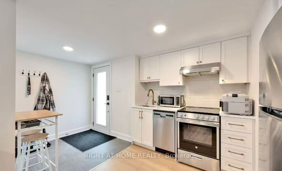 1316 Dochester Ave Avenue #2, Carlington - Central Park, ON K1Z 8E7 photo 4